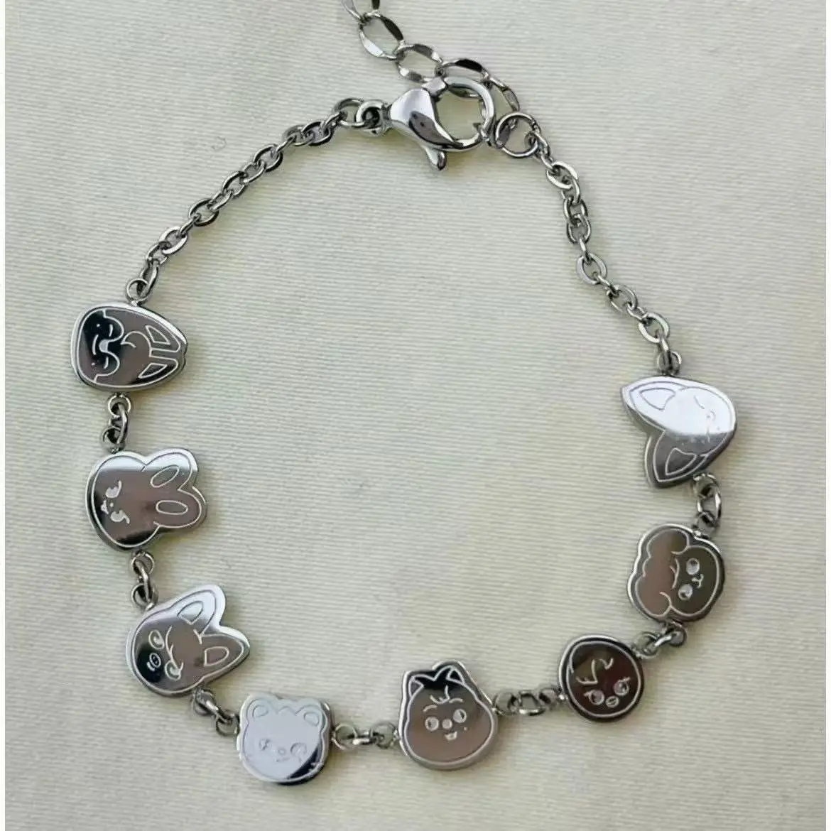 Unisex Alloy Metal Double-Side KPOP Cartoon Face Charm Bracelet, Casual Daily Fashion Costume Jewelry Accessory with Pendant Set