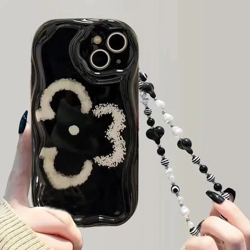 Flower Bracelet Chain Case For Motorola G84 G60 G54 Edge 50 Fusion Pro Ultra G14 G52 G53 G22 G35 G05 G34 G75 G15 G30 E13 E22