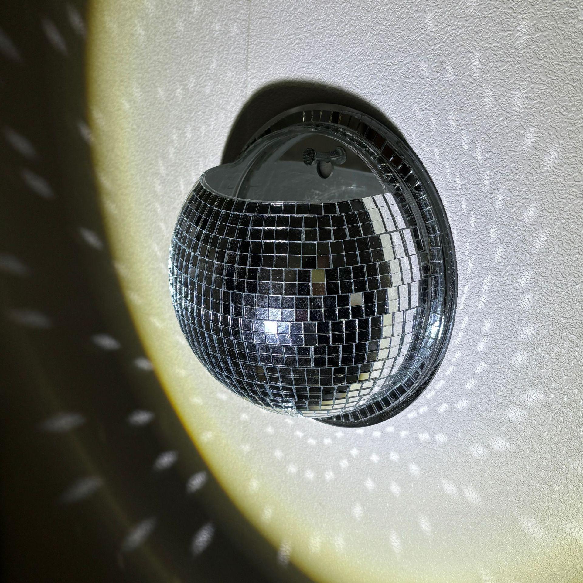 Wall-Mounted Disco Vase, Mirror Creative Hydroponic Pot, Wall-Hanging Decorative Planter, Flashing Mirror Refraction, Ideal for Bedroom, Balcony, Living Room, Entryway