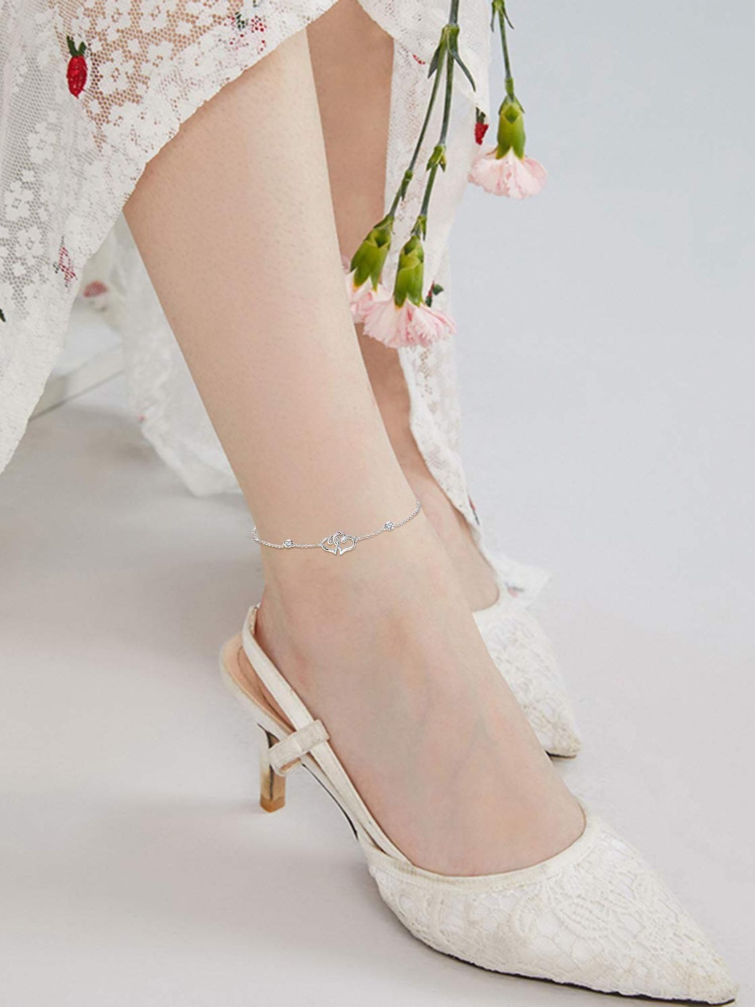 1 Pc Romantic Sophisticated Silvery Sweet Hearts Bracelet for Women Men Sleek Heart-inspired Design with Brilliant Swarovski Crystal Luxurious Glamorous Appearance Skin-friendly Premium Copper Adjustable Chain Hypoallergenic Durable Lightweight Bracelet