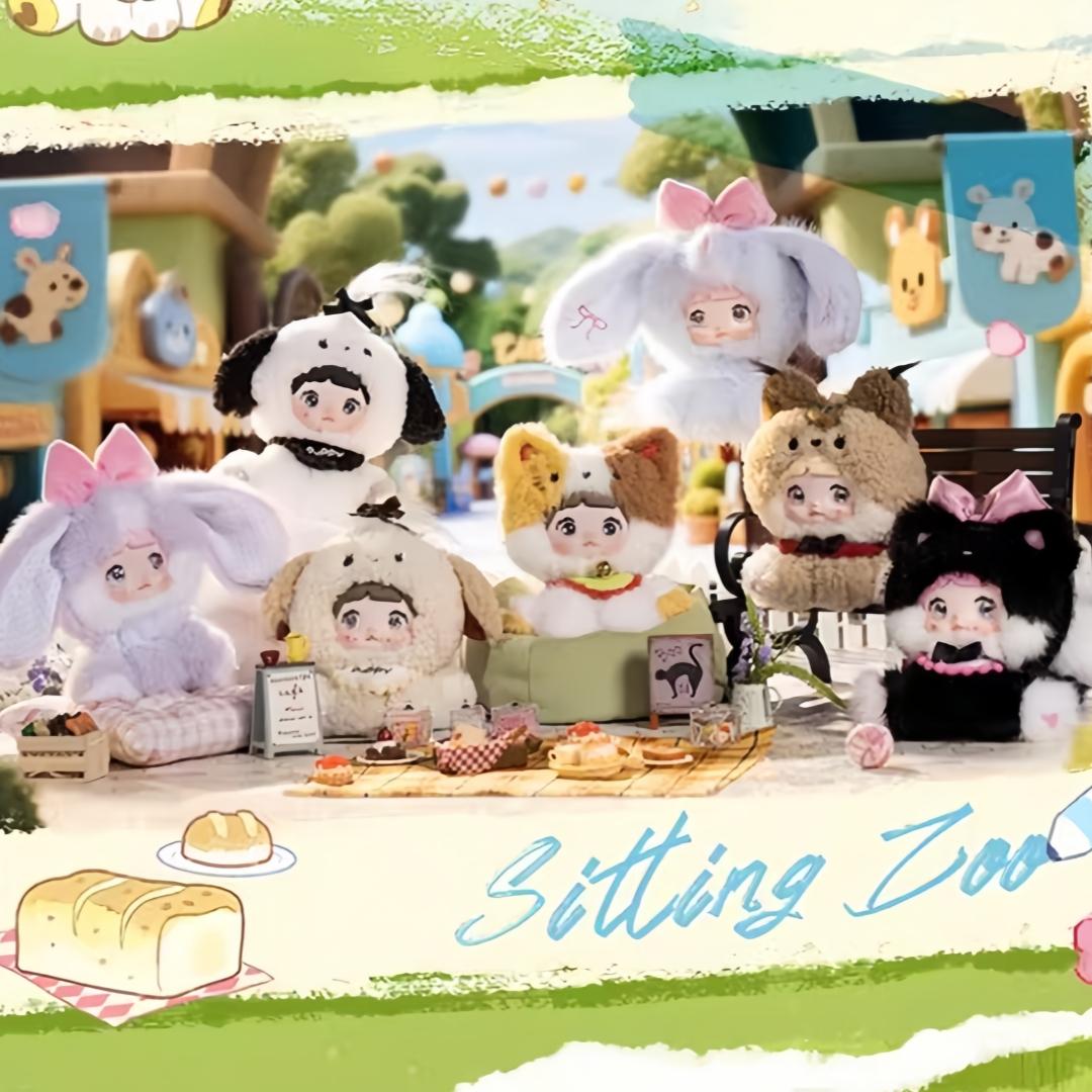 Nommi - Sitting Zoo Series New Plush Blind Box (1 Blind Box) Cute plush keychain with three sets of rotating eye patches for expression changes. Plush keychain blind box, trendy collectible figurine, gift. Suitable for car, desktop display,or bag charm