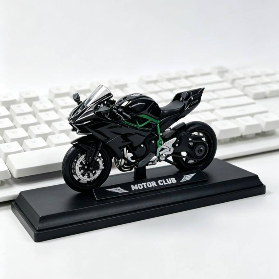 Alloy Motorcycle Model with Steering and Suspension, Perfect Cake Decoration, Detailed Collectible for Motorbike Enthusiasts, Halloween Christmas Gift