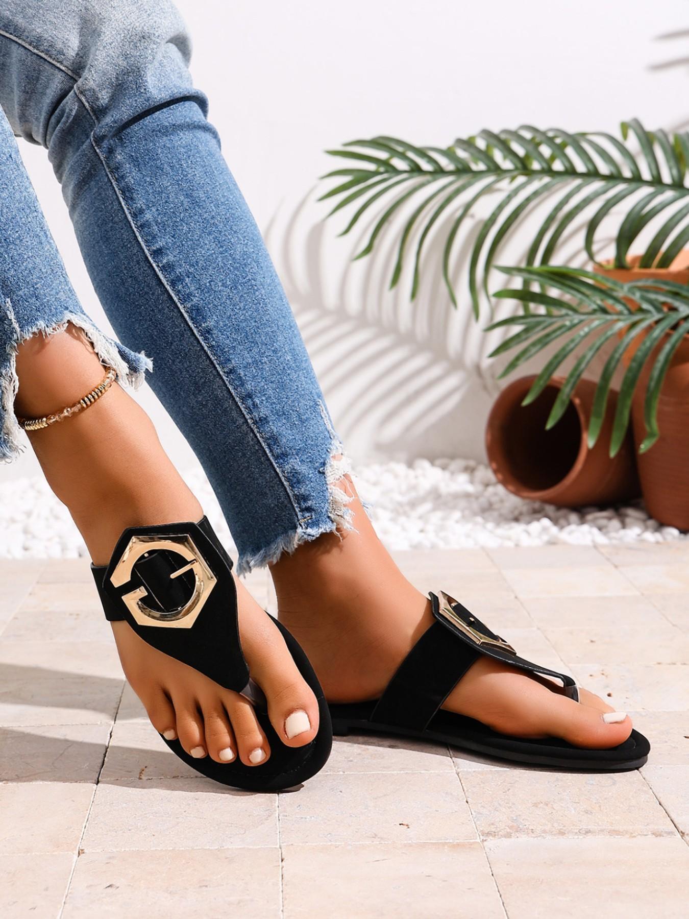 New Women's Flat Sandals, Fashionable Beach Thong Slippers with Buckle, Perfect for Swimming, Comfortable and Stylish Footwear
