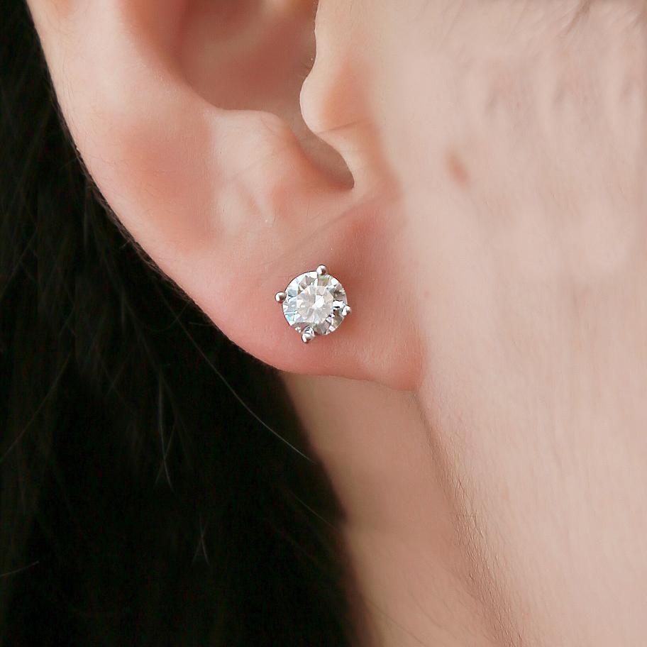 [Pure Love] Four Claws Stud Earrings 0.5/1/2/3/5 Carats Synthetic Moissanite Stud Earrings Gifts for Men Women Birthday Anniversary Party Gifts  Sparkling  925 Sterling Silver with 7 Layer 18K White Gold Plated Hypoallergenic Round D Color VVS1 Clarity