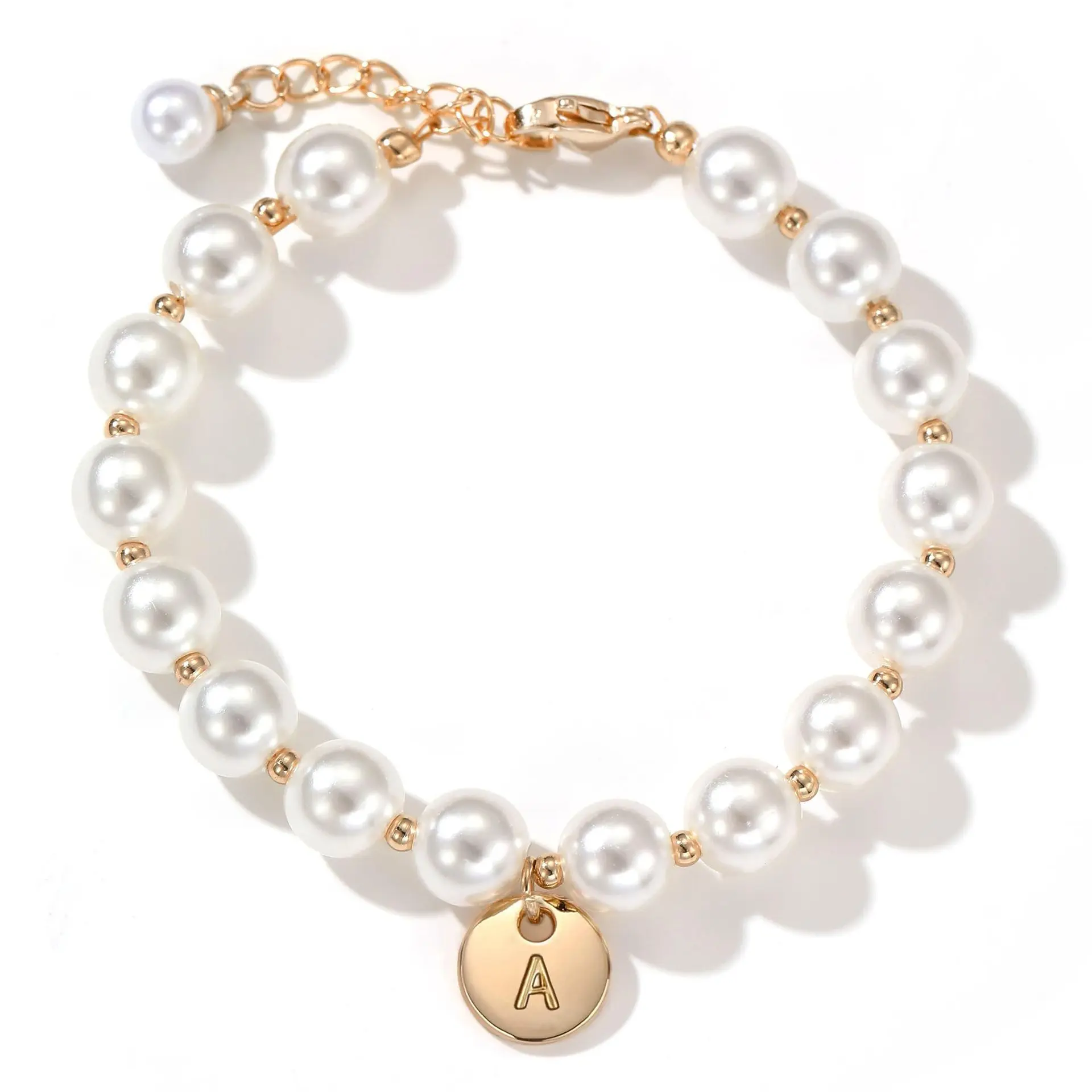 Elegant Pearl Beads Bracelet, Exquisite Initial Gold Round Pendant Bangle Dainty Pearl Bracelets with Letter A-Z Personalized Name Jewelry Birthday Wedding Party Jewelry, Holiday Gift