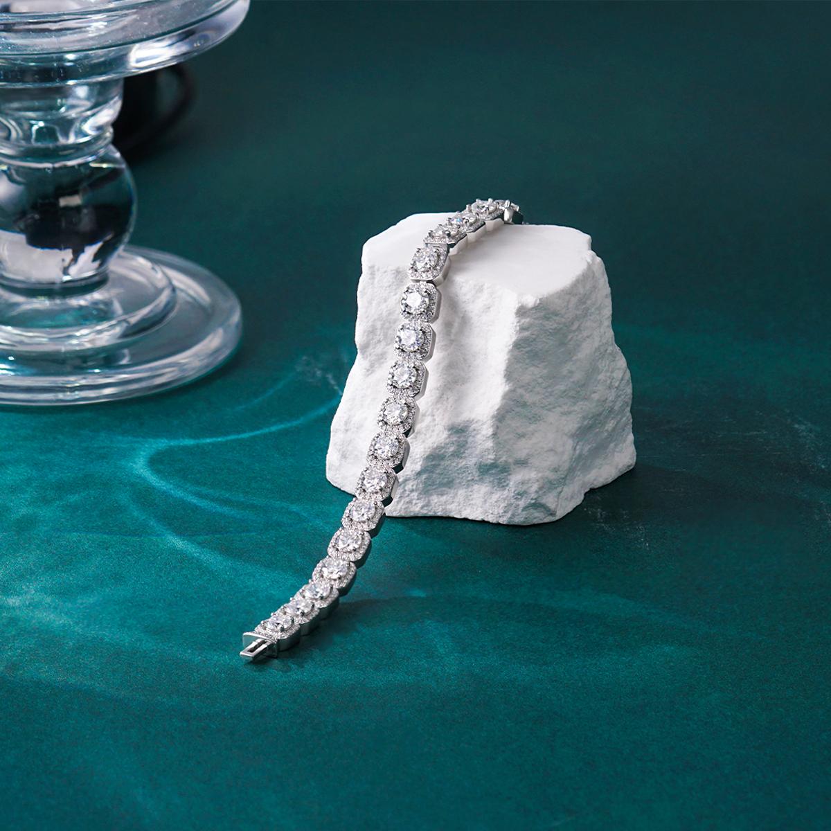 Delzzad 5MM Hip Hop Iced Out Tennis Bracelet D Color VVS Synthetic Moissanite S925 Unisex Sterling Silver Brilliant Tennis Chain for Dating Engagement Party Christmas Gift Delzzad 5MM Hip Hop Iced Out Tennis Bracelet D Color VVS Synthetic Moissanite S925 Unisex Sterling Silver Brilliant Tennis Chain for Dating Engagement Party Christmas Gift