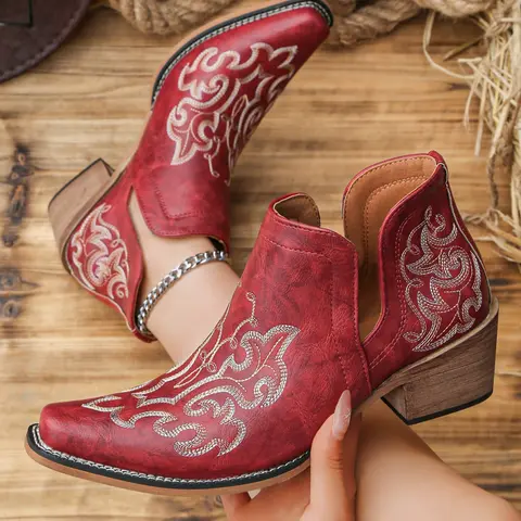 2026 New Retro Western Cowboy Short Heeled Ankle Boots, Women's Embroidered Pointed Toe Block Heel Boots, Versatile Boots for All Seasons