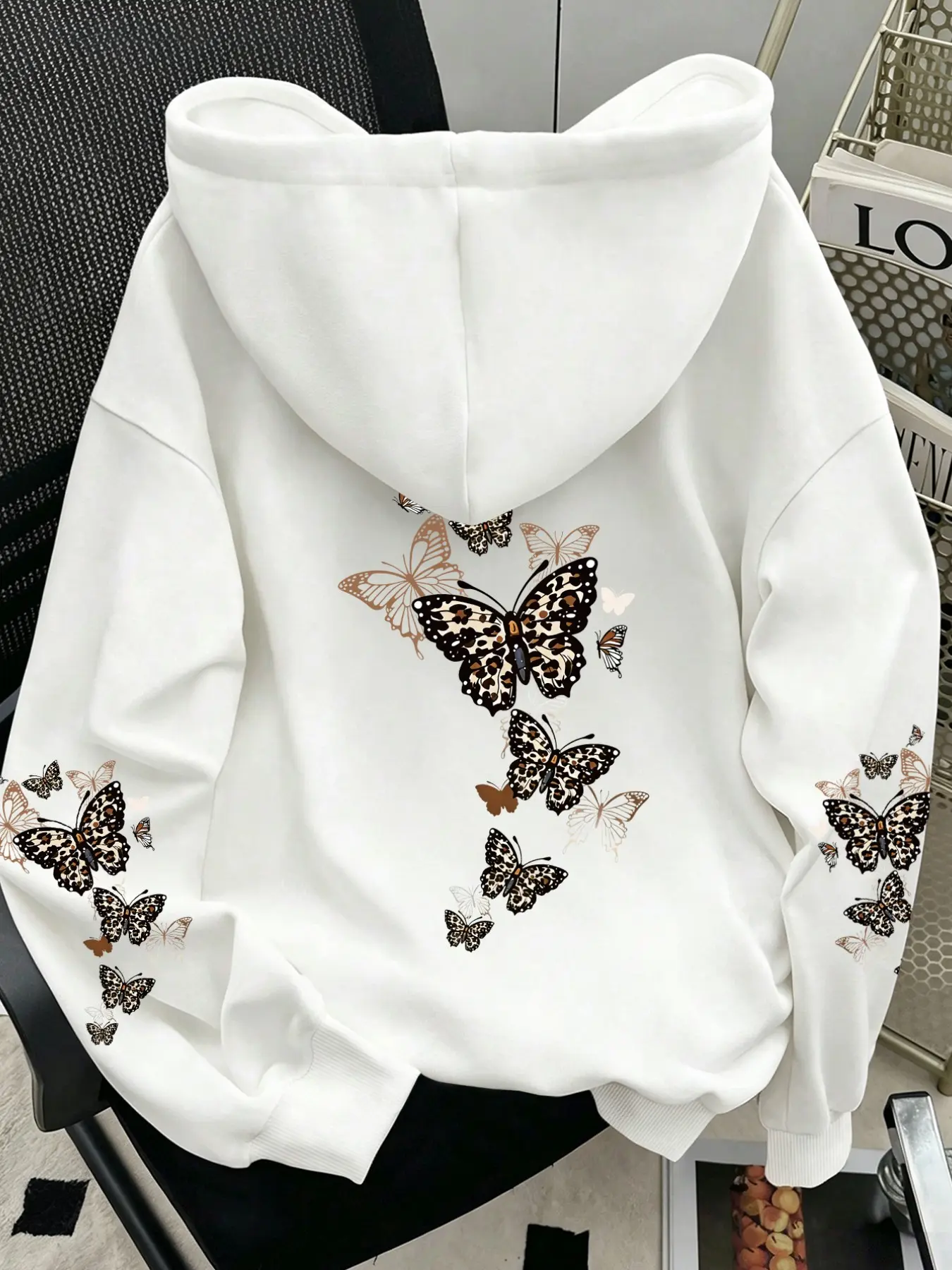 Women's Hooded Sweatshirt with Cute Butterfly Print, Casual Loose-Fit Jumper for All Seasons, Ideal for Teachers and Daily Wear