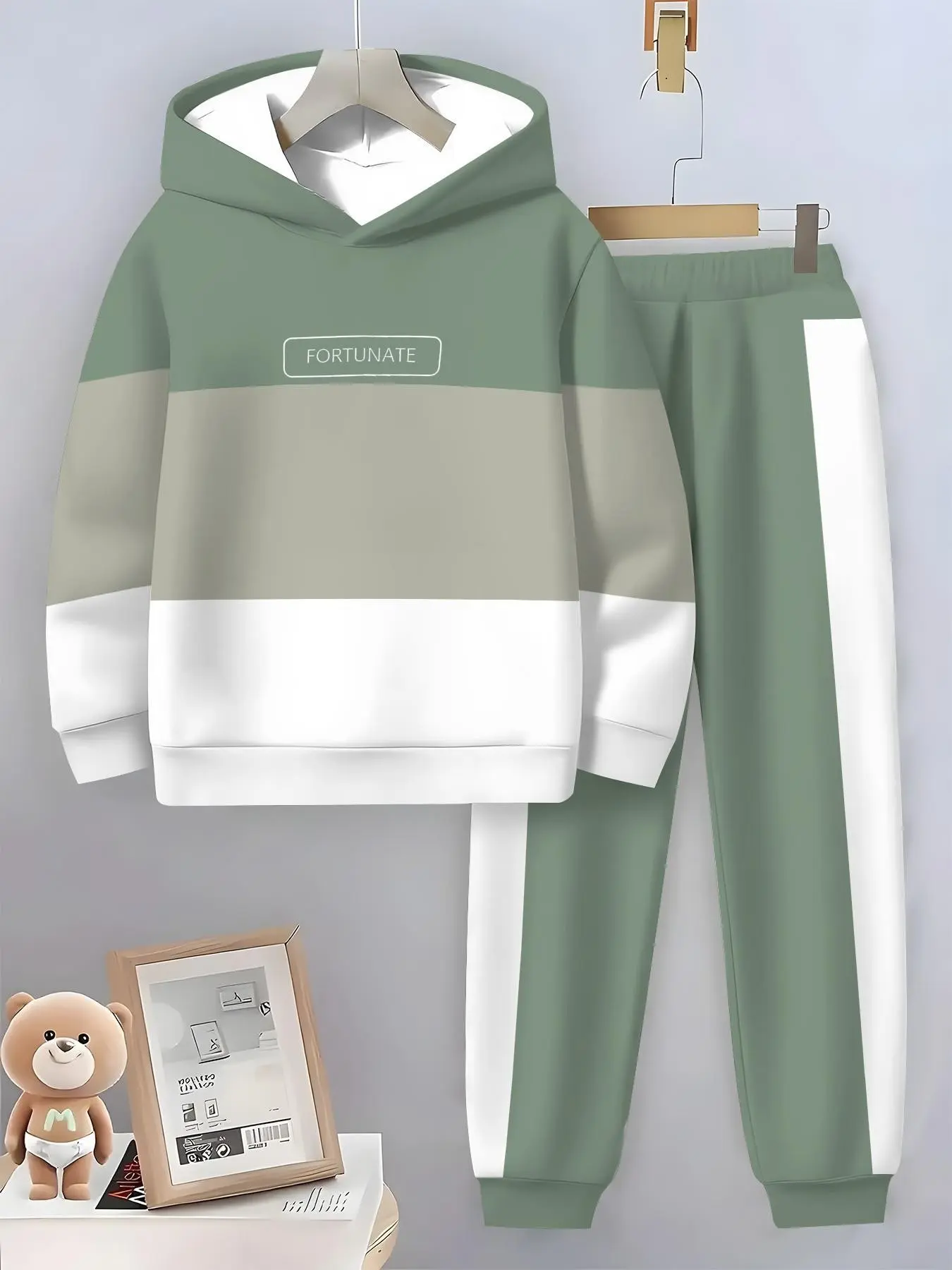 2-Piece Boys' Colorblock Hoodie Set, Kids Letter Print Long Sleeve Short Pants, Casual Sportswear, All Seasons Fitted Suit