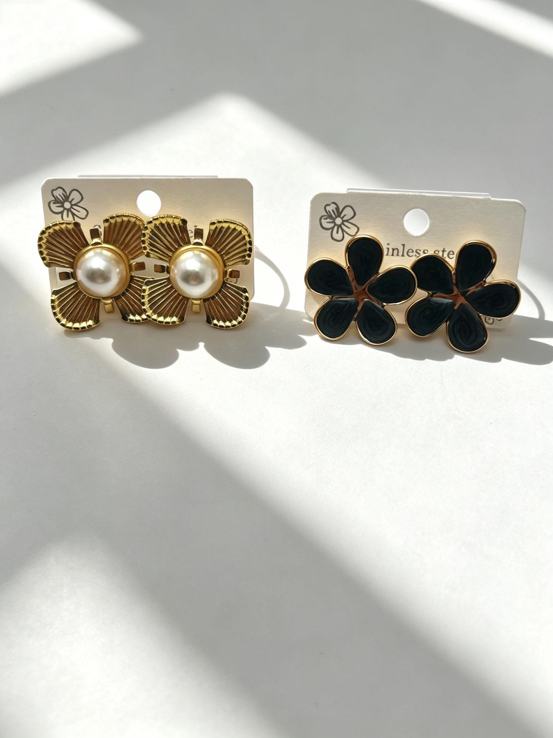 Vintage Gold Flower Pearl Earrings, Retro Black Enamel Studs, Hypoallergenic Stainless Steel Jewelry for Daily Outfit