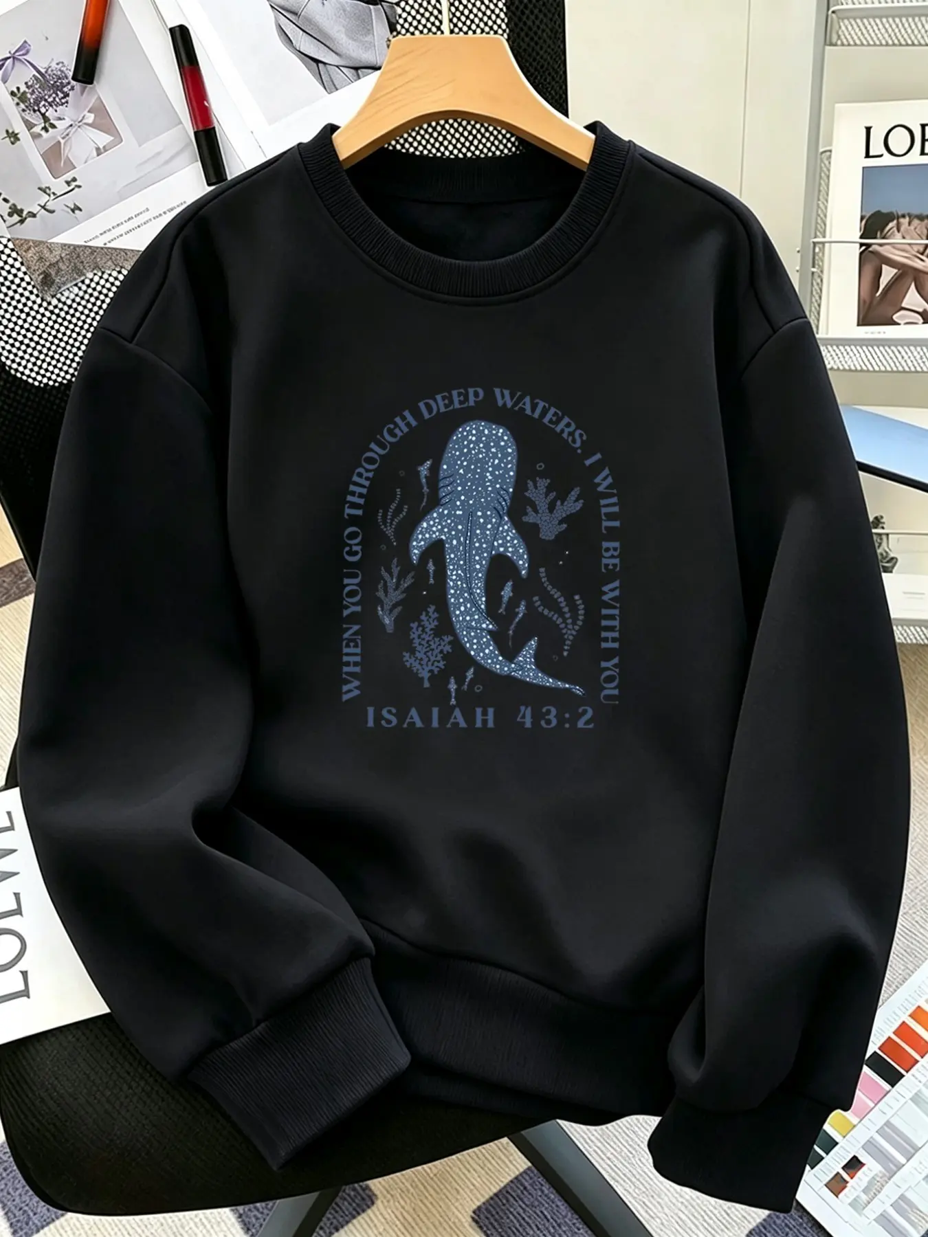 Women's Casual Round Neck Long Sleeve Sweatshirt, Whale Pattern Print, Soft Knit Fabric, Comfortable and Versatile