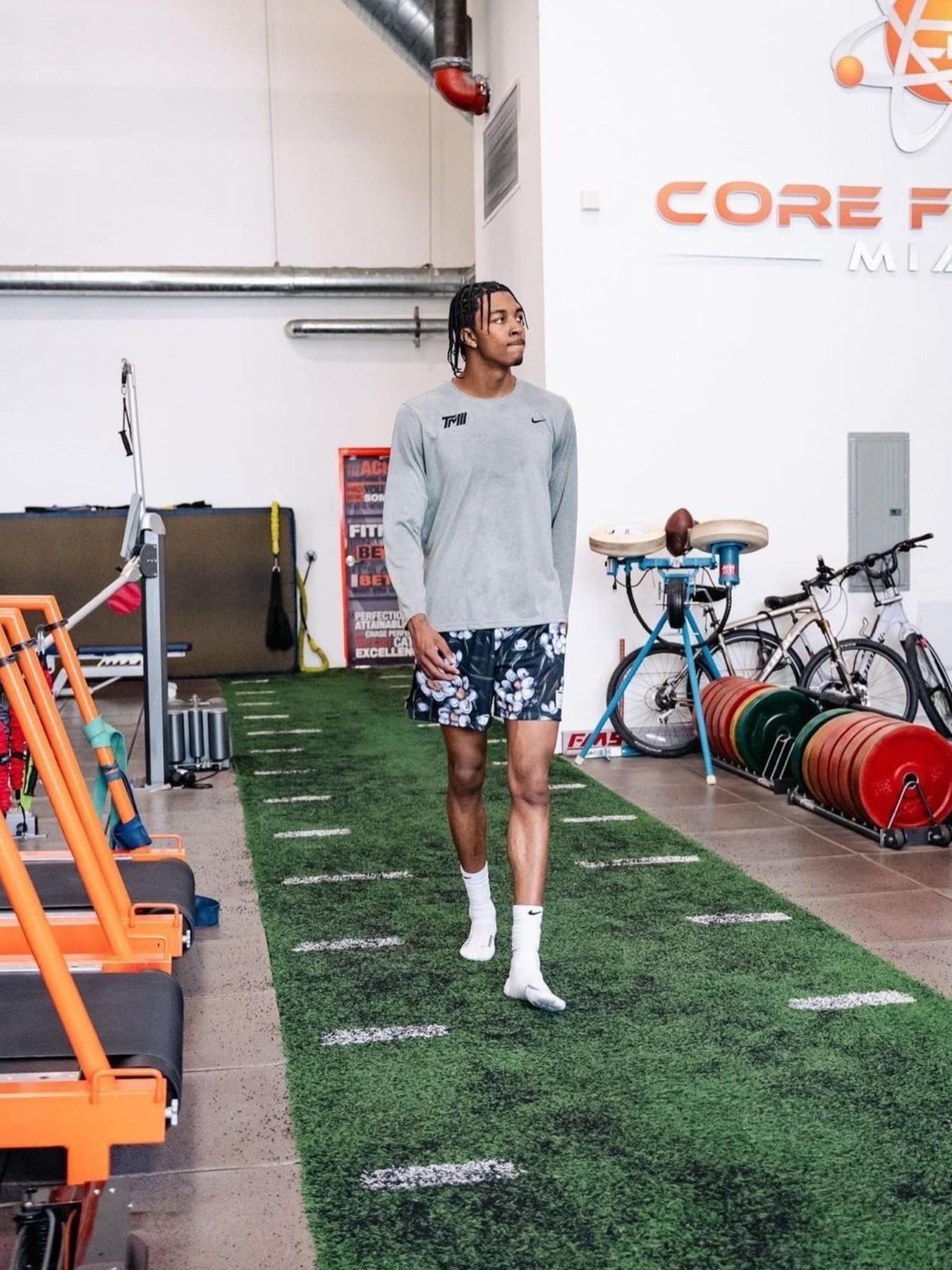 Ryoko/rain Casual Mesh Basketball Shorts for Men and Women, Summer Above-The-Knee Four-Quarter Pants, Elastic and Versatile