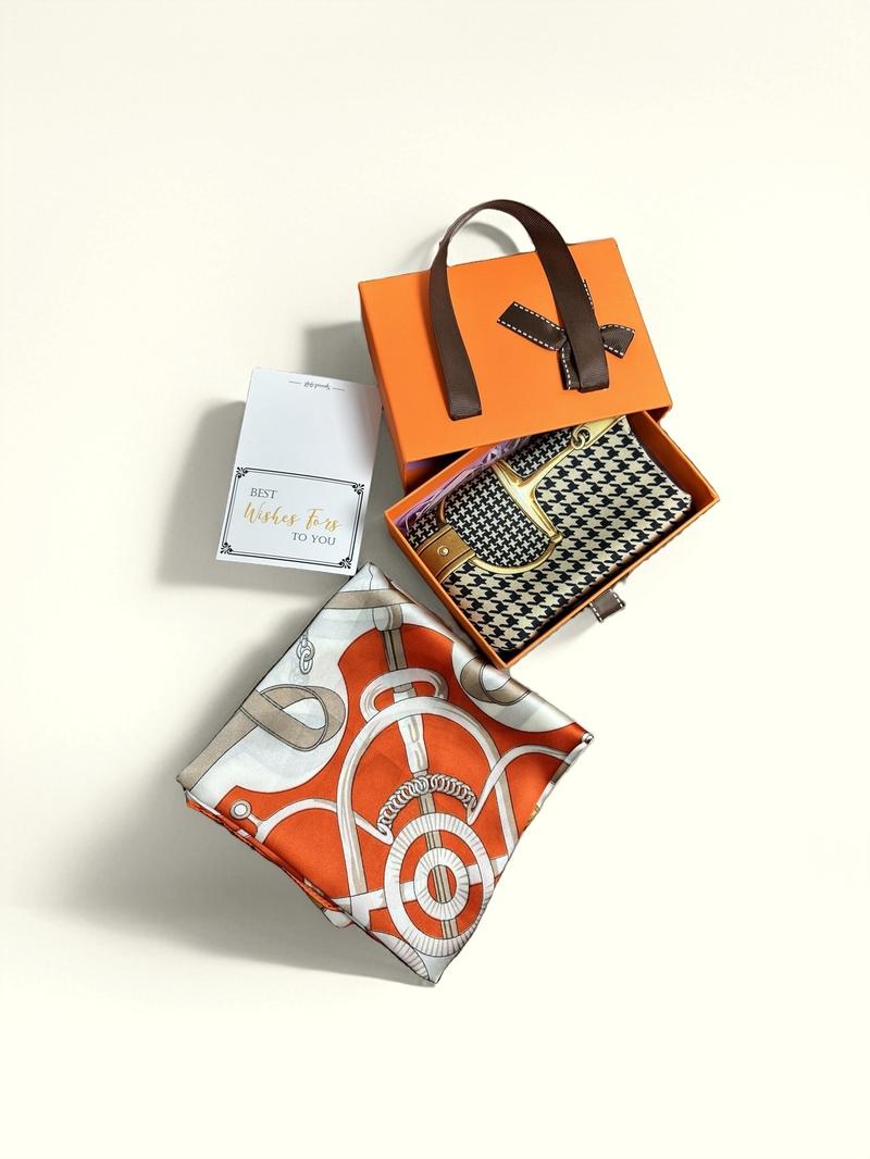 Valentine's Day Gift Box Set, Women's Spring High-End Fashion Versatile Classic Vintage Print Scarf Headscarf, Perfect for Girlfriend Wife Best Friend Mother