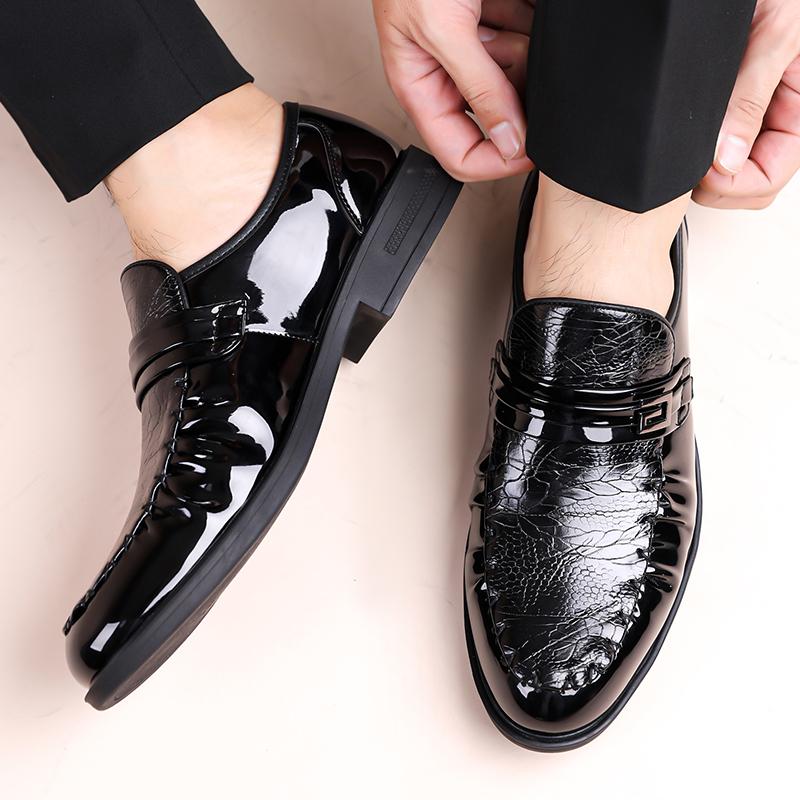 Men Loafers with PU Embossed Pattern Fashionable  Classic Business Dress Shoes