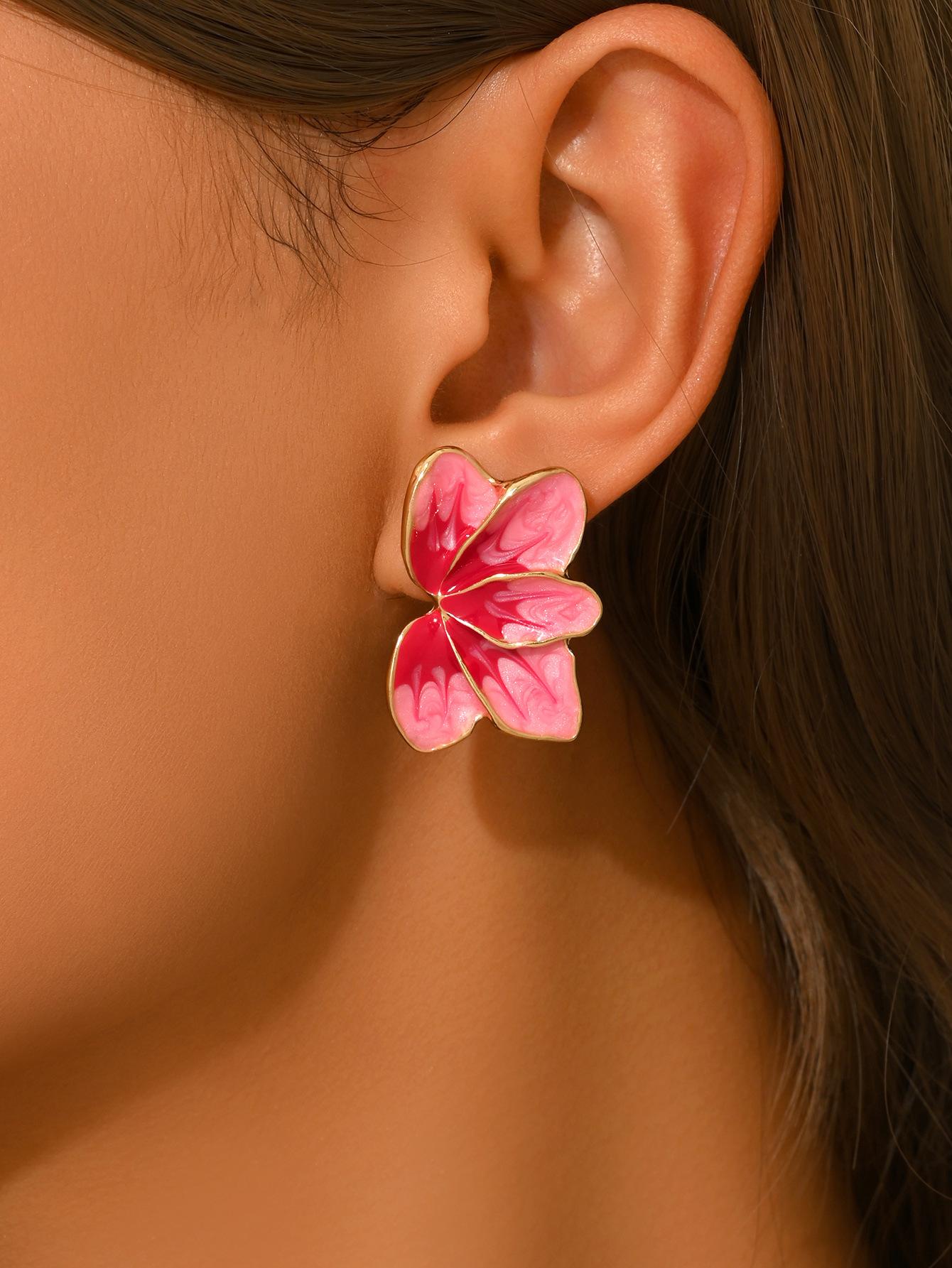Country-style, fresh and sweet, colorful flower petal stud earrings, elegant dopamine-shaped flower drop earrings, leaf-shaped earrings