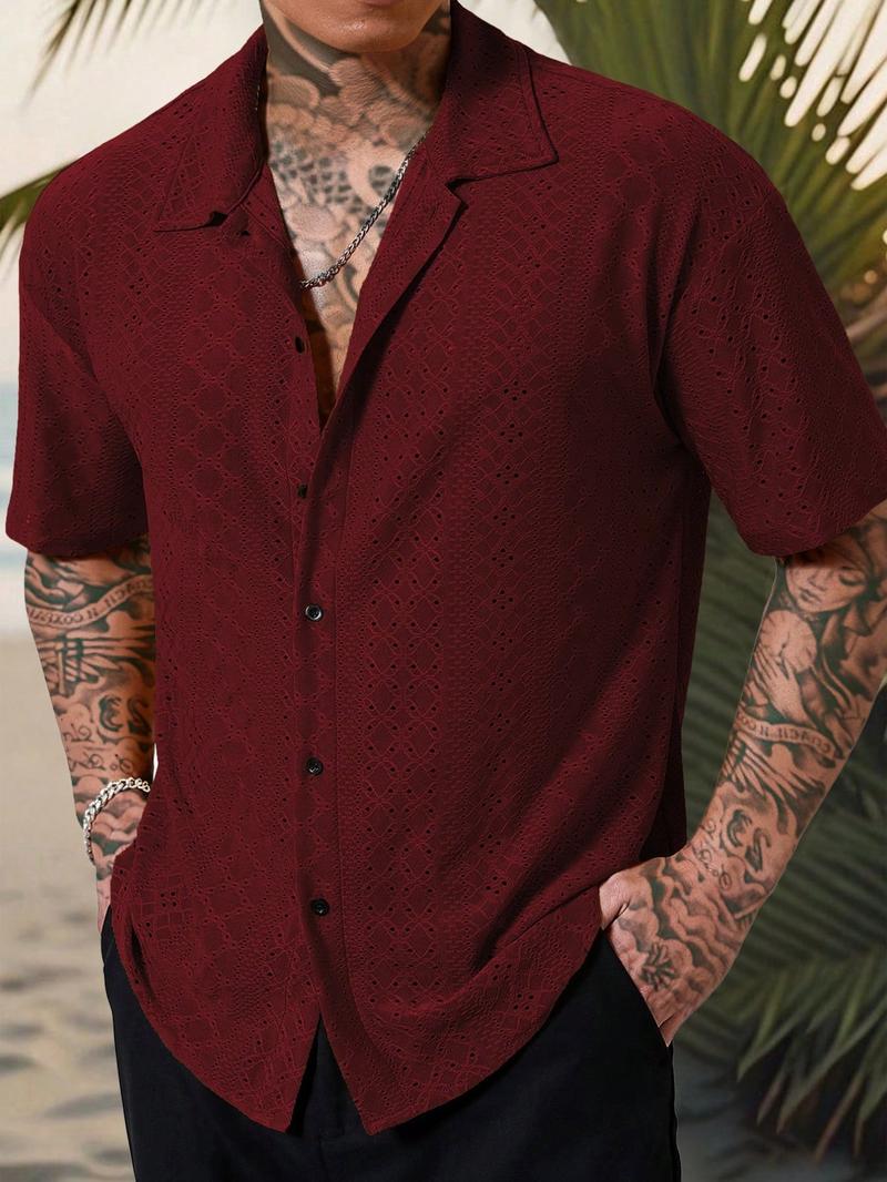 Men's Vacation Casual Style, INS Matched With A Knitted Black And White Geometric Striped Crochet Textured Jacquard Loose Short-Sleeve Shirt. Featuring A Button Placket, This Shirt Embodies French Elegance And Romance, Making It Perfect For Hawaiian Beach
