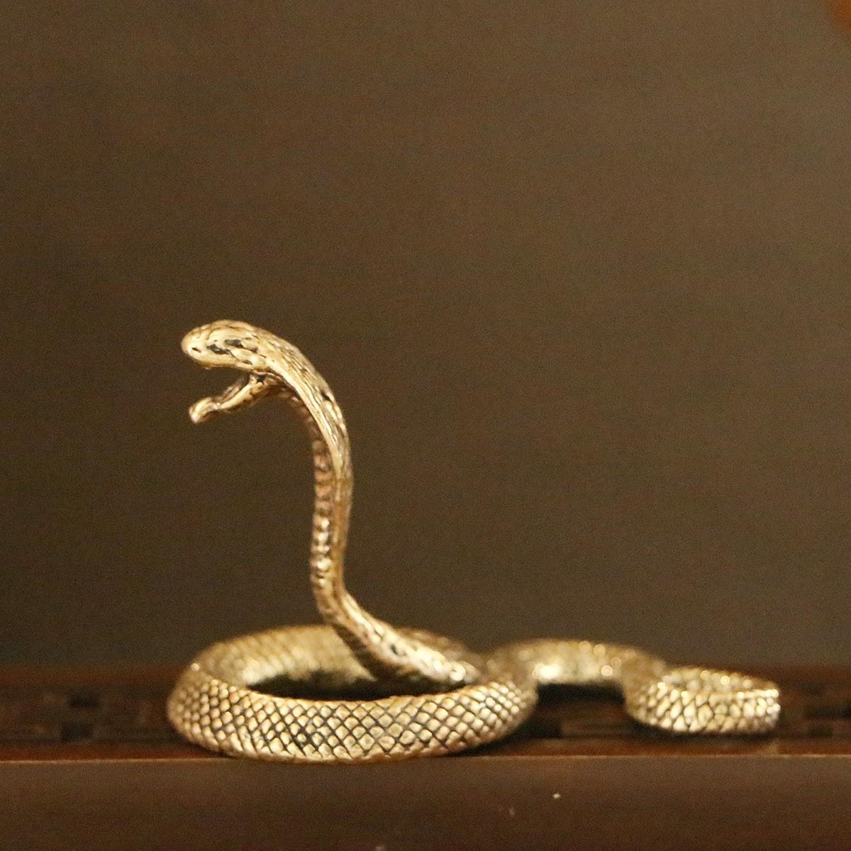 Brass Three-Dimensional Cobra Sculpture Model, Metal Decorative Item, Handmade Craft, Unique Artwork, Perfect for Home Decoration