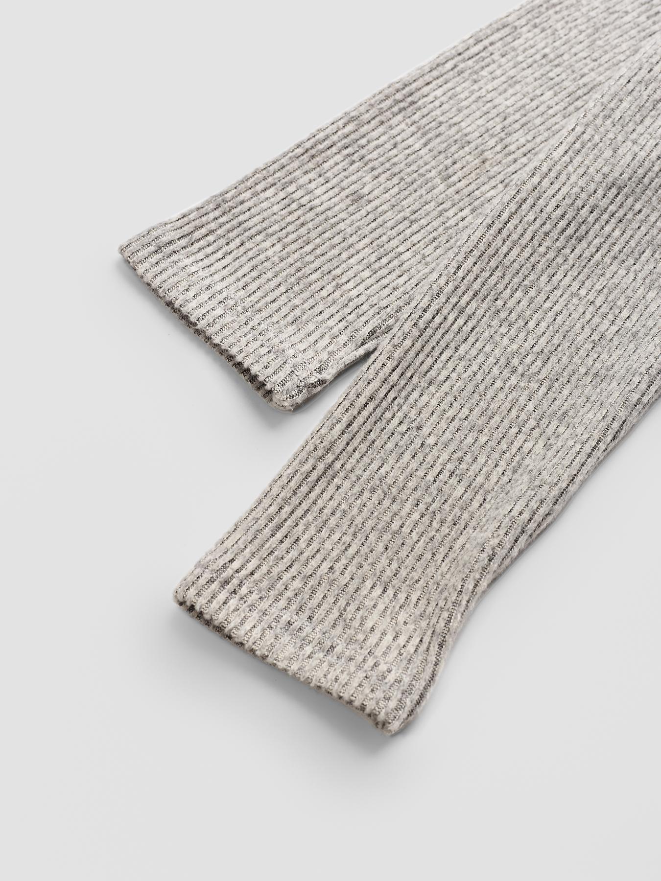 Women's Elegant Ribbed Knit Button-Front Long Sleeve Top, Casual Elegant Fitted Design in Medium-Weight Fabric for All-Season Wear