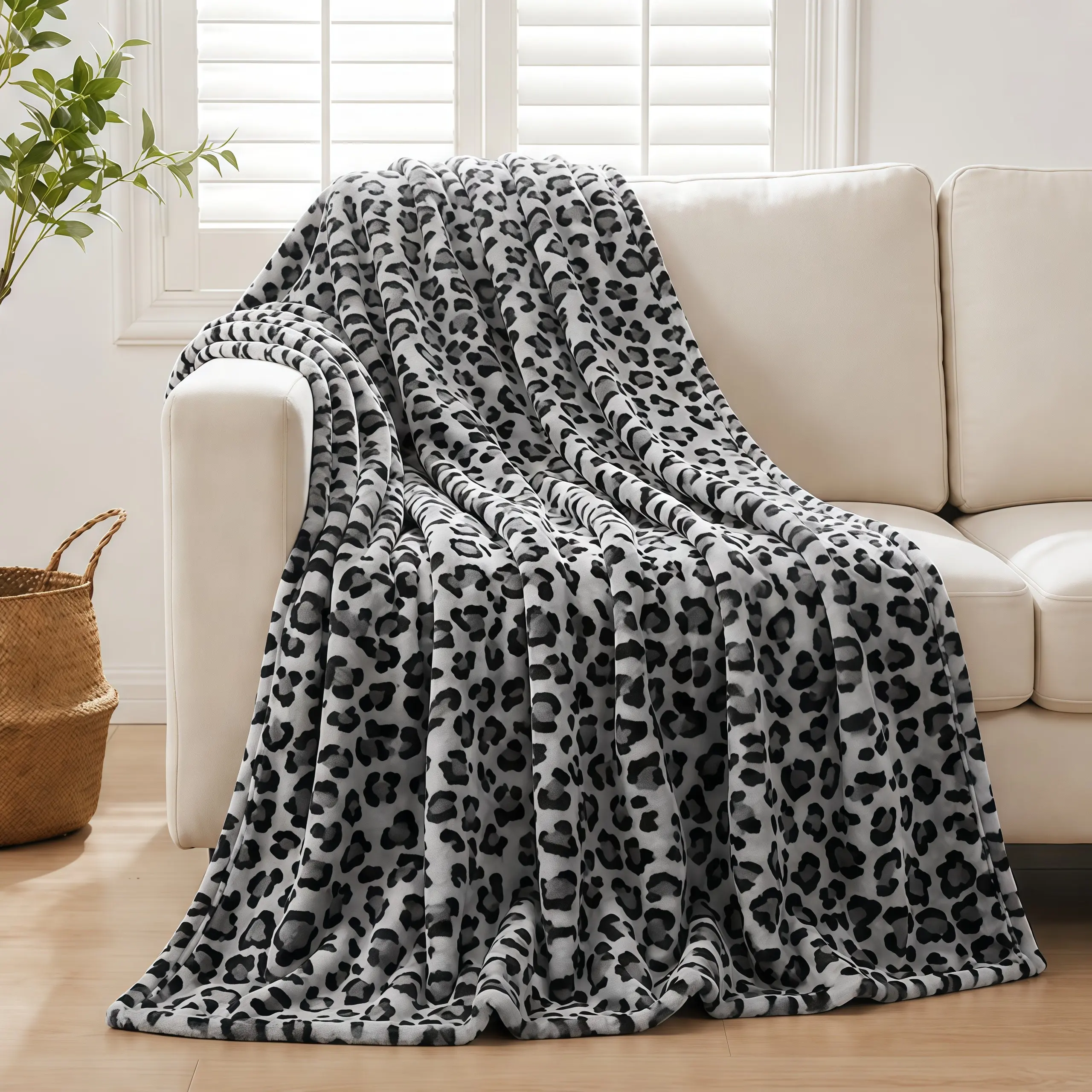 Gray Leopard Animal Pattern Flannel Throw Blanket - Soft, Lightweight, Cozy Look Living Room Decor for Sofa - Ideal Holiday, Birthday Gift (Home & Festive Party Supply)