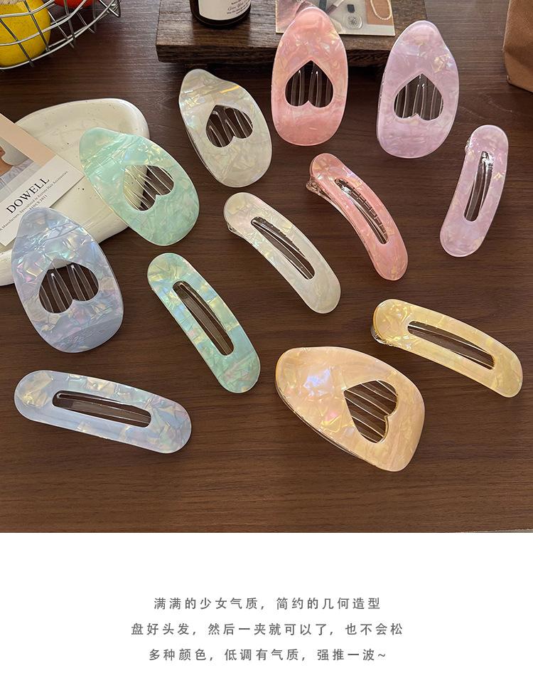 Romantic Hollow Heart Hair Claw | Dreamy Cut-out Heart Clip for Ponytails & Updos | Aesthetic Sweetheart Accessory for Women