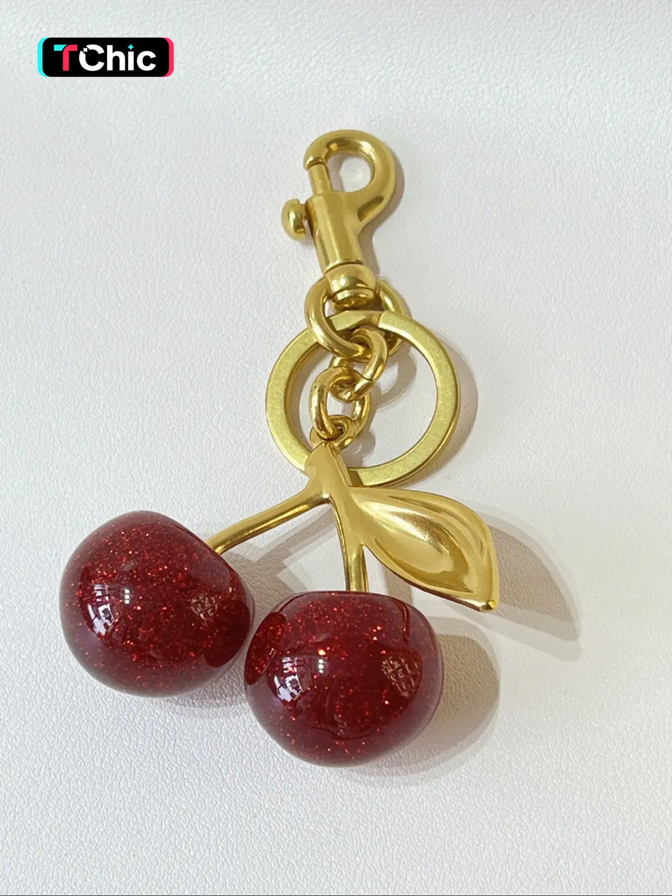 Bag charm keychain, Beaded keychain, Bling bling keychains, Cute keychain, with a resin pendant, hand-strung beads, customisable alloy C-shaped hook clasp suitable for ladies' wallets and bags, perfect gift for friends and couples, Valentine's Day gift