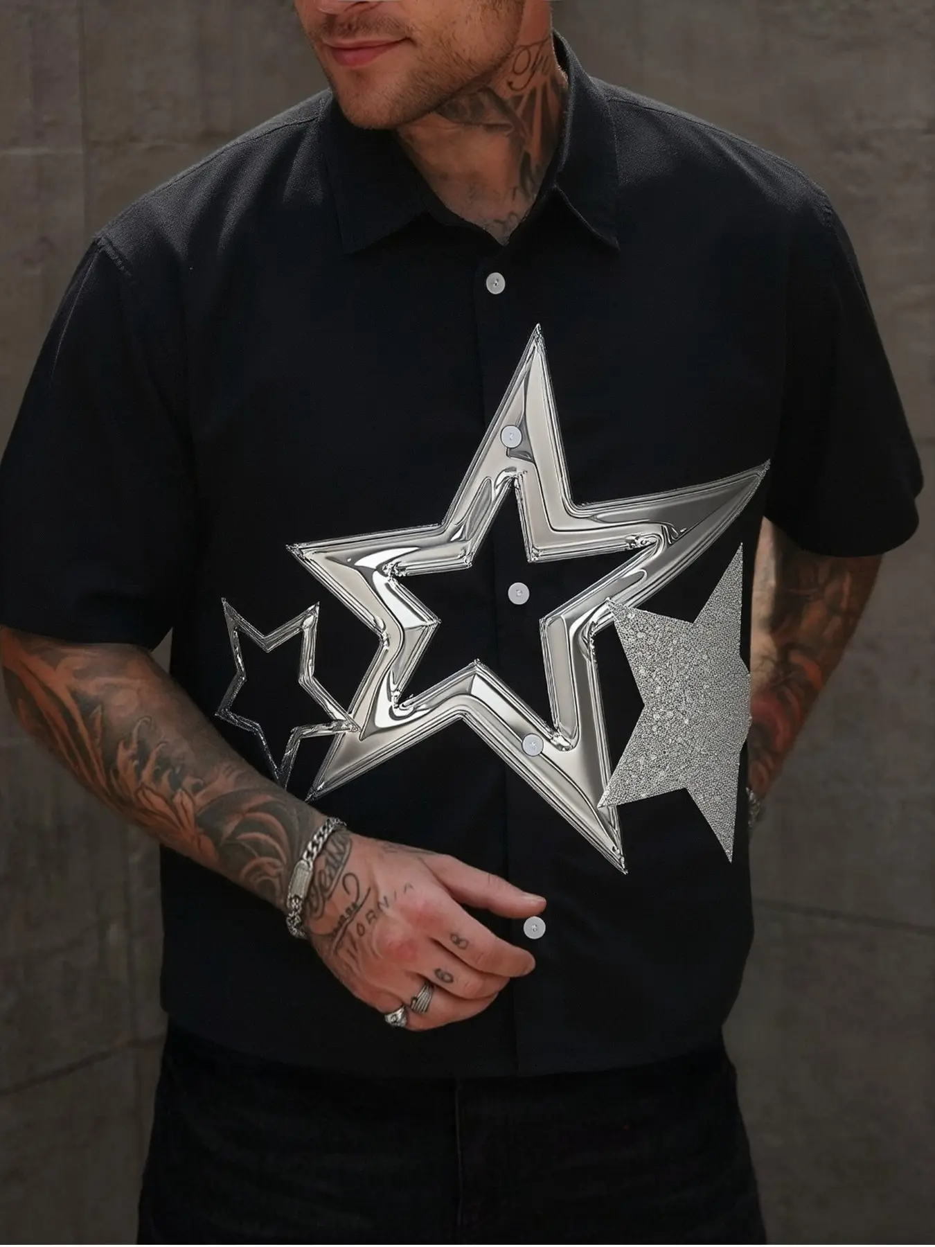 Men’s Solid Black Loose Short Sleeve Collared Button Up Shirt, Top, Front 3D Metallic Silver Inflatable Star Patch Combined With Glitter Rhinestone Star Graphic, Oversized Y2K Hip Hop Street Casual Blouse, Edgy Personality Matching Daily Inner
