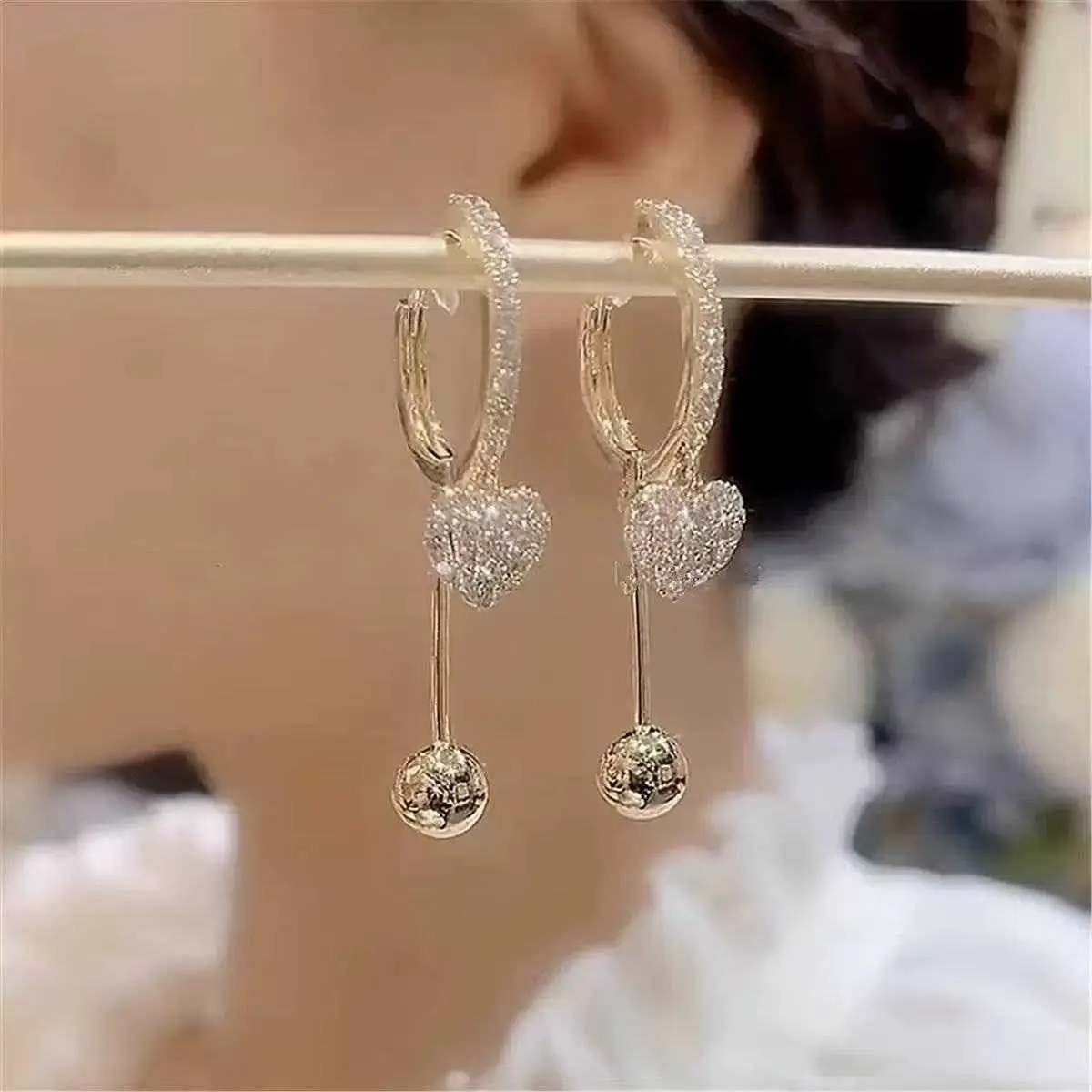 Women's Light Luxury Premium Cuff Earrings, Exquisite Heart Shape Cubic Zirconia Female Ear Cuffs, Unique Face-Slimming Single Pair Fashion Costume Jewelry DL260804E04