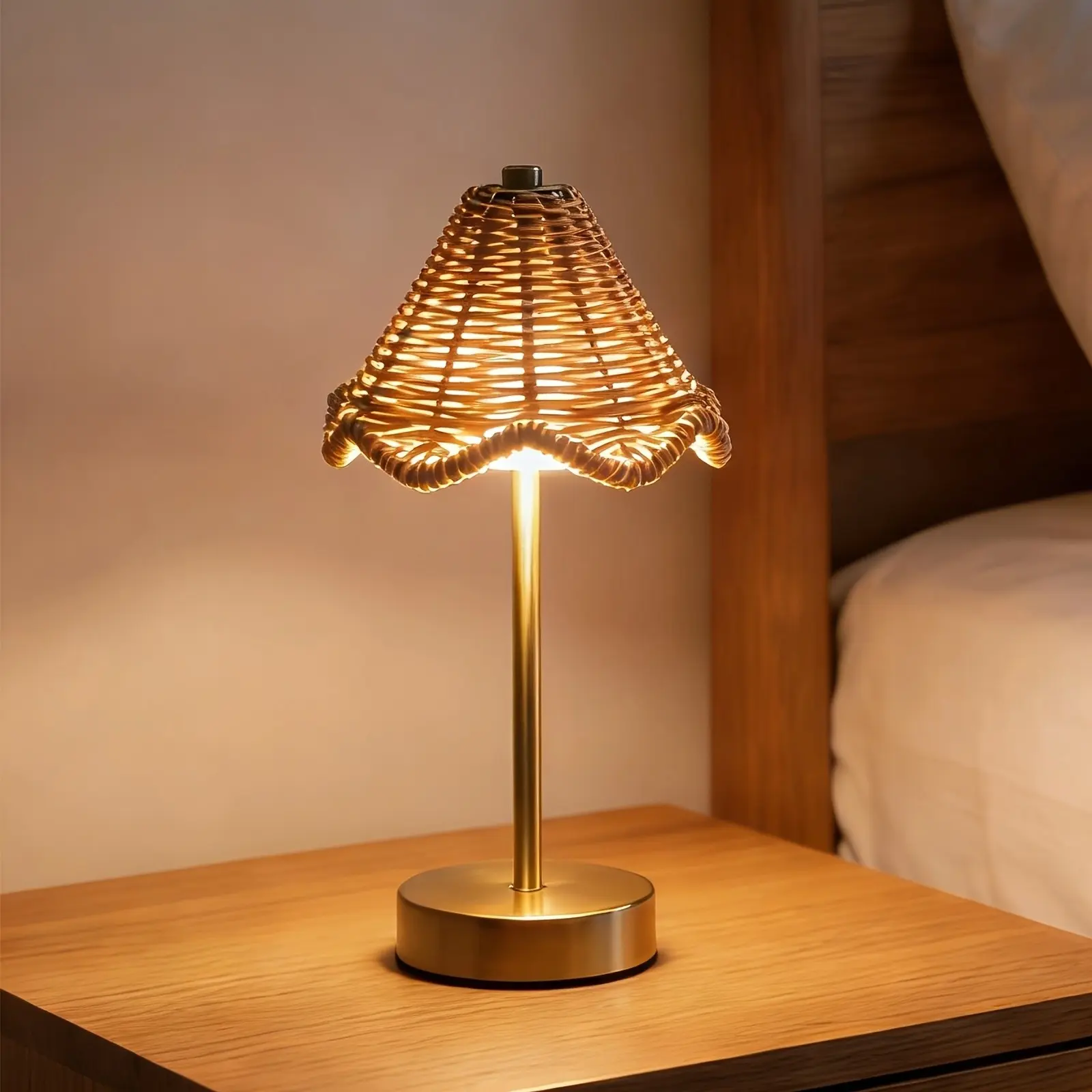 Handwoven Rattan Table Lamp, Bohemian Wabi-Sabi Style Bedside Lamp, Creative Unique Tapered Rattan Lamp, USB Rechargeable Portable Nightstand Lamp for Bedroom Living Room Home Decor