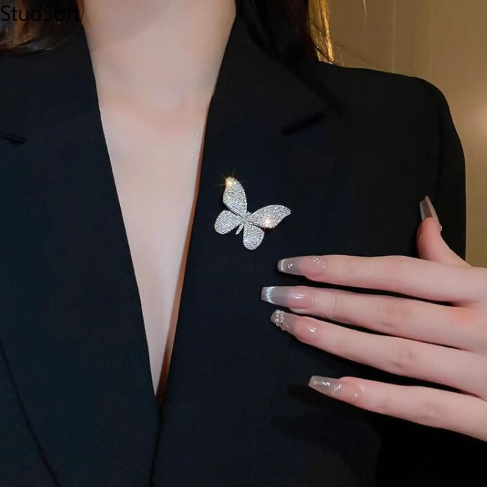 Women's Classic Full Micro Pave Butterfly Brooch, Sparkling Cubic Zirconia Insect Pin, Delicate Silver-Tone Lapel Accessory for Sport Rainwear Blazers Coats (Sports & Outdoor Use), Butterfly Shape, Blazer Coat Gift, Sparkling Finish, Female, Stone