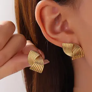 [Western Fashion Earrings] Western Fashion Women's Earrings - Trendy Light Luxury Cross-Border Ear Jewelry - Striped Interlock Studs - Individual Design Sense