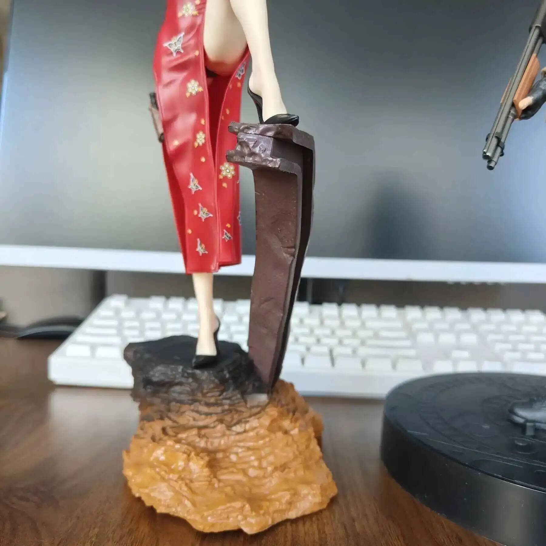 33cm Evil Leon S. Resident Kennedy GK PVC Action Figure Biohazard Game Leon Anime Figure Statue Model Toys Collection Doll Gift