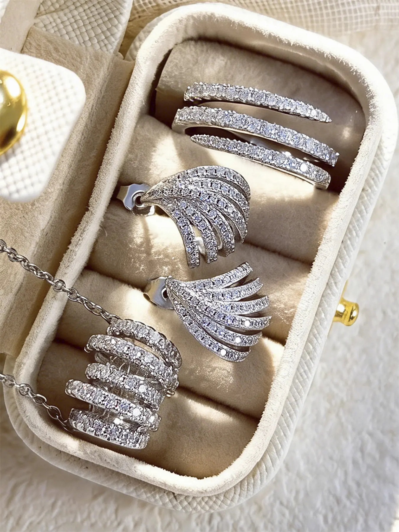 Elegant Cubic Zirconia 4‑Piece Jewelry Set Including Ring, Necklace and Earrings with Gift Box, Designed for Women, Suitable for Scenarios Such as Weddings, Engagements, Anniversaries, Parties and Valentine's Day Jewelry Gifts