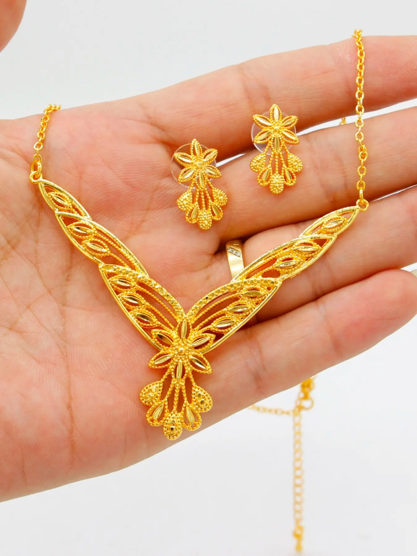 2 Piece Set Dubai Women's Fashion Jewelry Necklace, Saudi Arabia Accessories, Elegant and Stylish Design