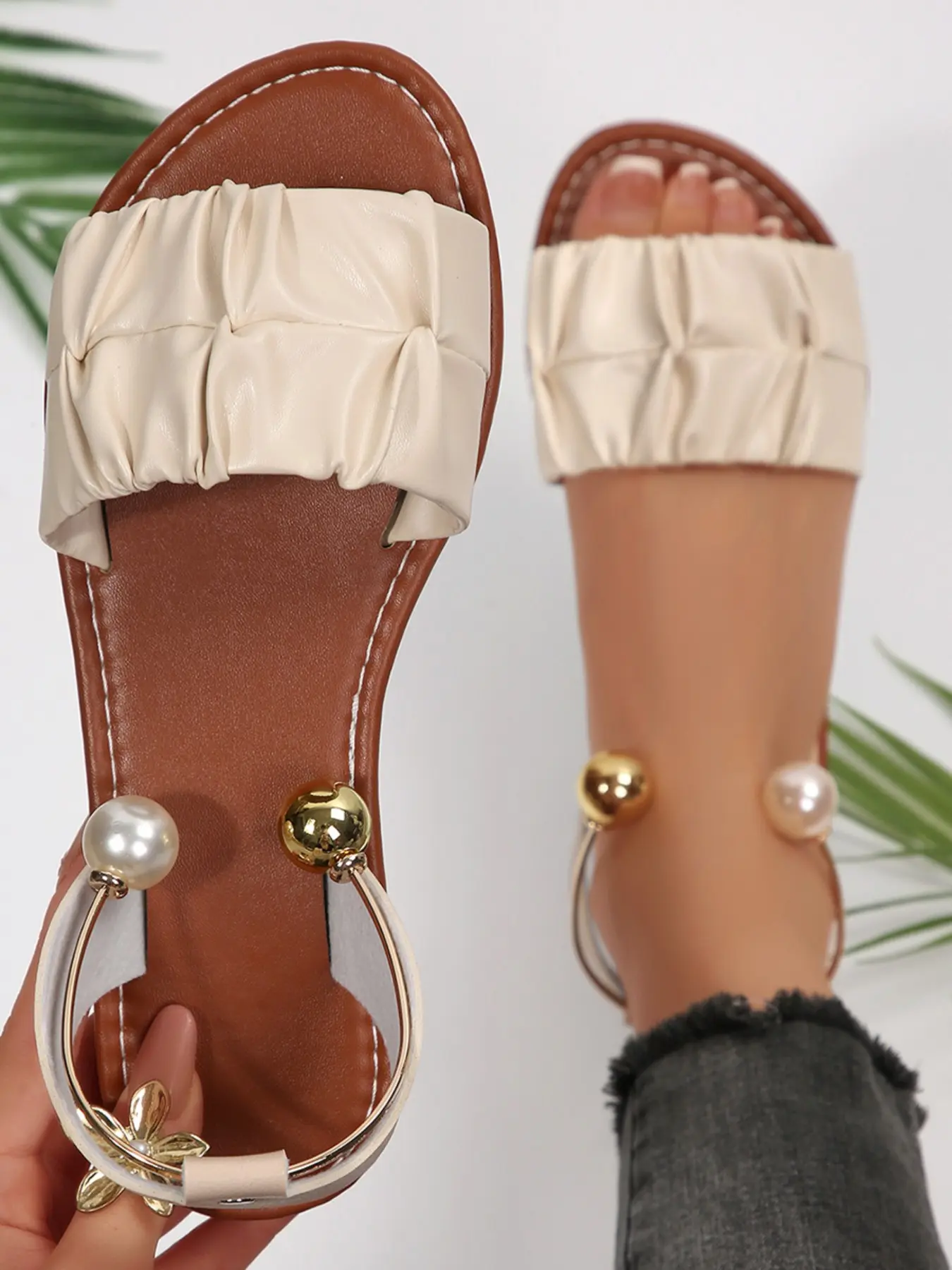 2026 New Folded Wide Pearl Metal Buckle Sandals, Soft PU Leather, Rubber Sole, Lightweight, Beach Resort Style, Summer Women's Shoes