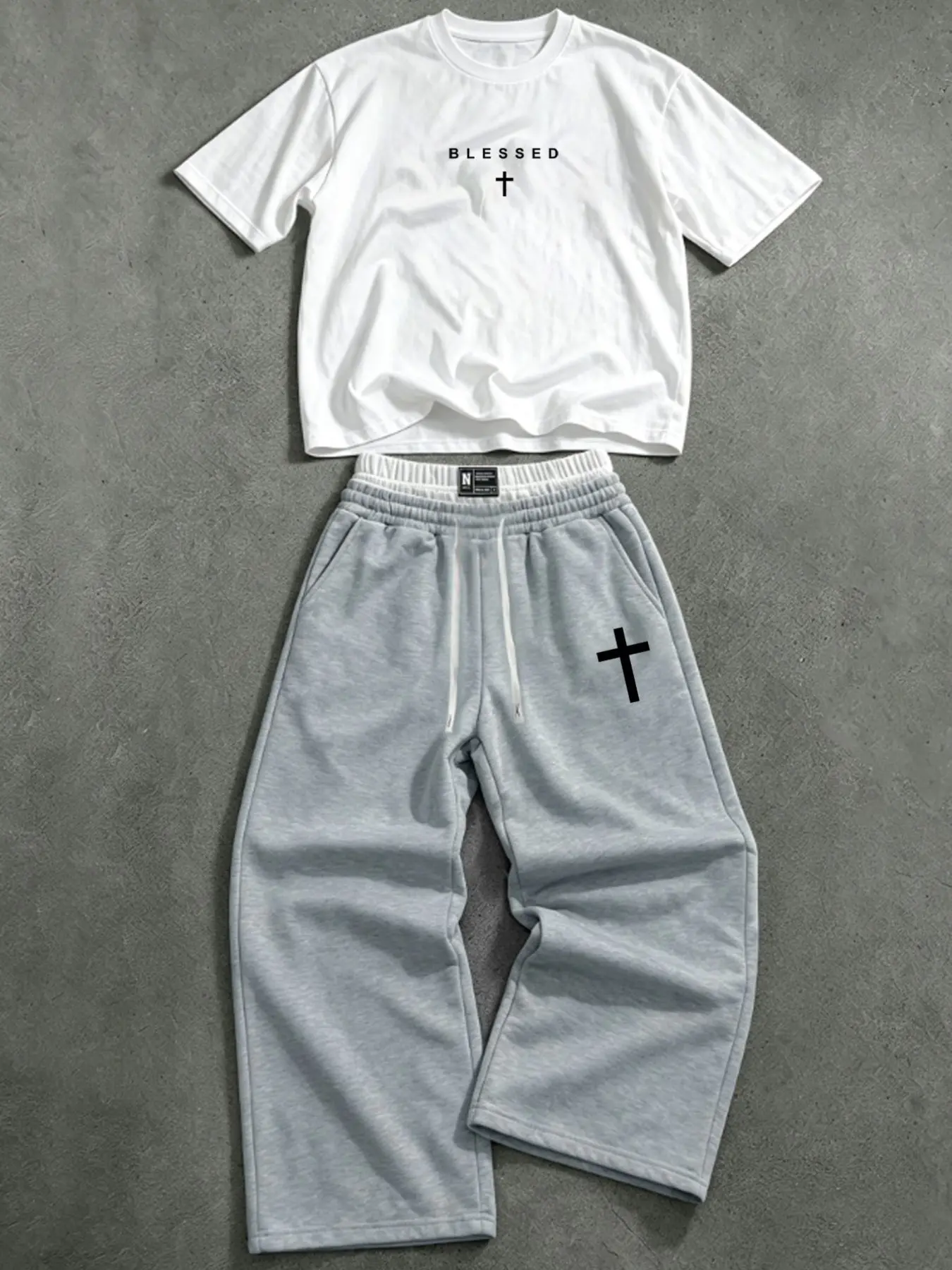 This American casual commute style set, Loose, features the word "blessed" and a cross pattern printed on the chest, giving it a retro street style that's perfect for commuting, walking, and exercising.