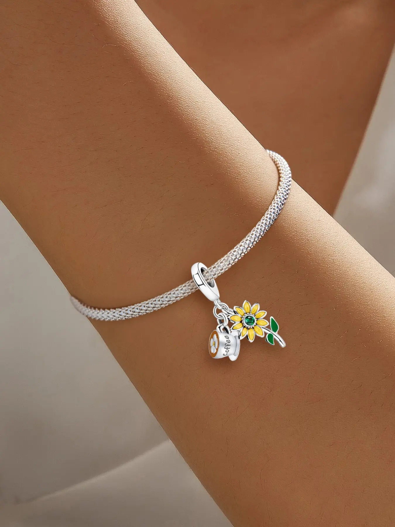 Flower & Plant & Butterfly & Bee Design Charms, Fashionable Charms & Chain for Bracelet & Necklace, Trendy All-match & Exquisite DIY Jewelry Decoration & Making Diy With Charms, Stylish Playful Charm for Birthday Gift, Fashion Pendants