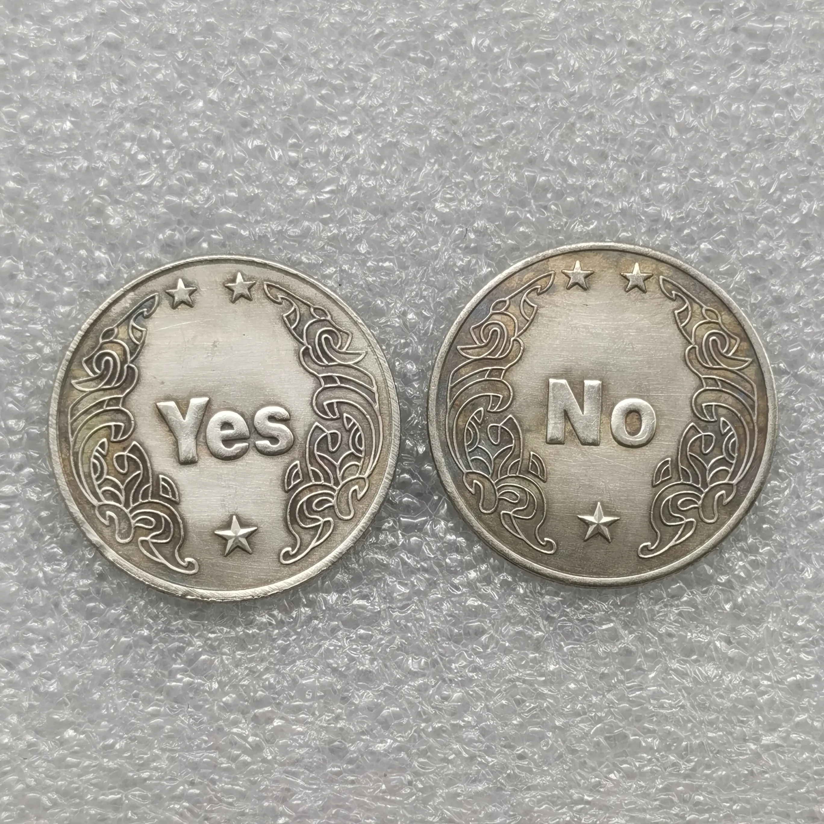 Vintage Silver Floral Yes-No Decision-Making Lucky Coin, Creative Collectible Commemorative Badge, Indoor Recreation Stress Relief Tabletop Toy, Perfect Birthday Gift for Friends