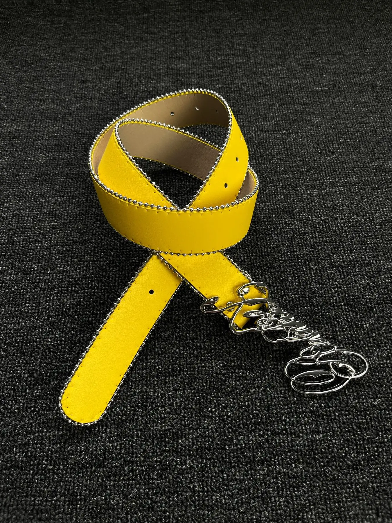 Suitable for both men and women Simple solid color personalized English letter buckle edge bead design belt Millennium style spicy girl belt trend