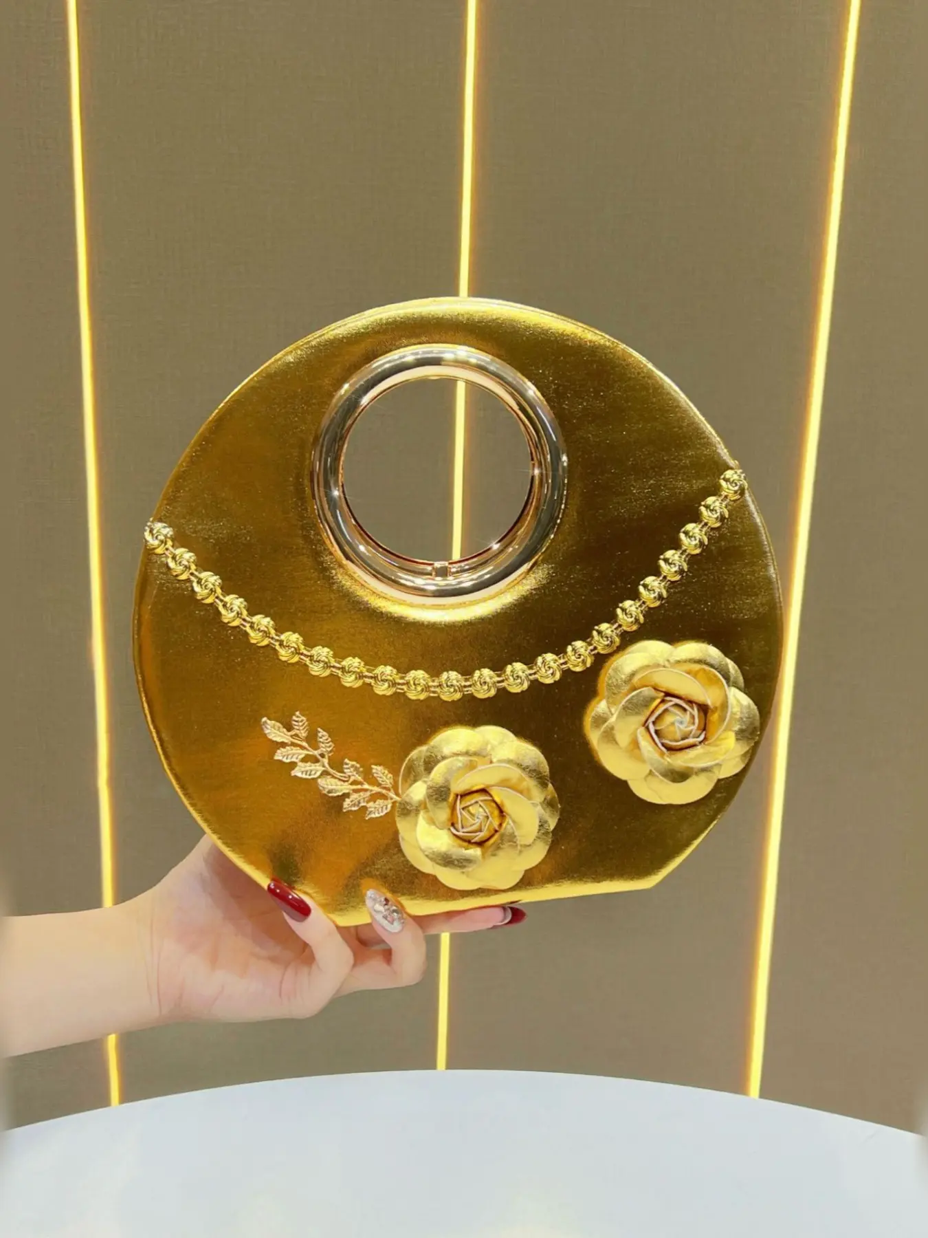 Elegant Evening Dinner Bag, Fashionable Round Crossbody Purse, Circle Crossbody, Floral Chain Handbag, Perfect for Parties and Dates, High-End Lady Clutch