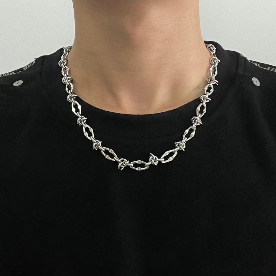 Hip-hop personality titanium steel non-fading thorns knotted necklace men's lip chain trendy niche high-end jewelry sweater chain