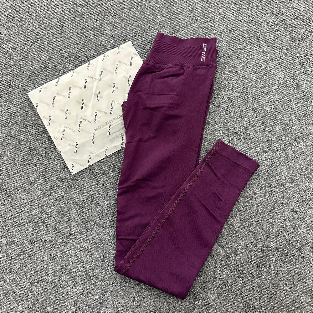 DFYNE's best-selling high-waisted, hip-lifting yoga pants, quick-drying running and training leggings, and bare-skin feel sports leggings are essential for spring and summer.
