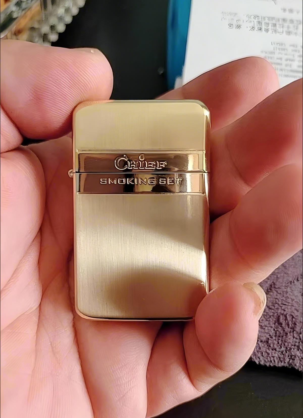 New Cool Gadgets Vintage Fuel Lighter, Ultra Thin Metal Luxury Portable Lighter, Classic Oil Flame Igniter For Outdoor & Daily Use, Stylish Collectible Lighter, Perfect Holiday & Birthday Gift For Boyfriend, Father, Elders & Friends, Premium Metal Constru