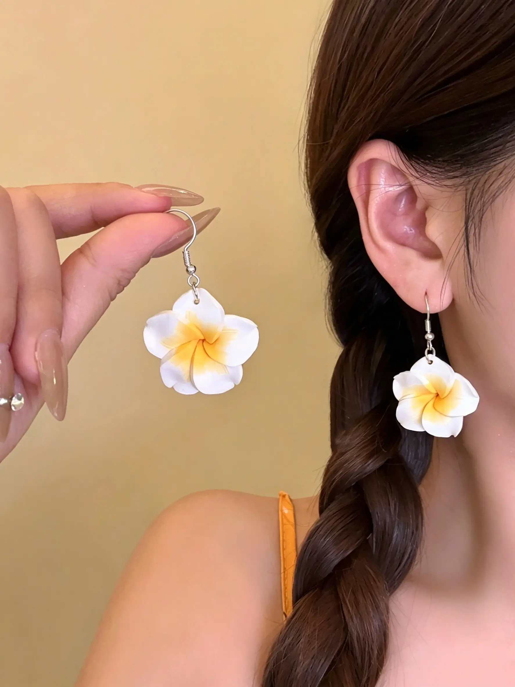 1 pair of fresh and simple yellow resin egg flower pendant earrings, elegant women's hiking picnic style earrings, Elegant Minimalist Earrings