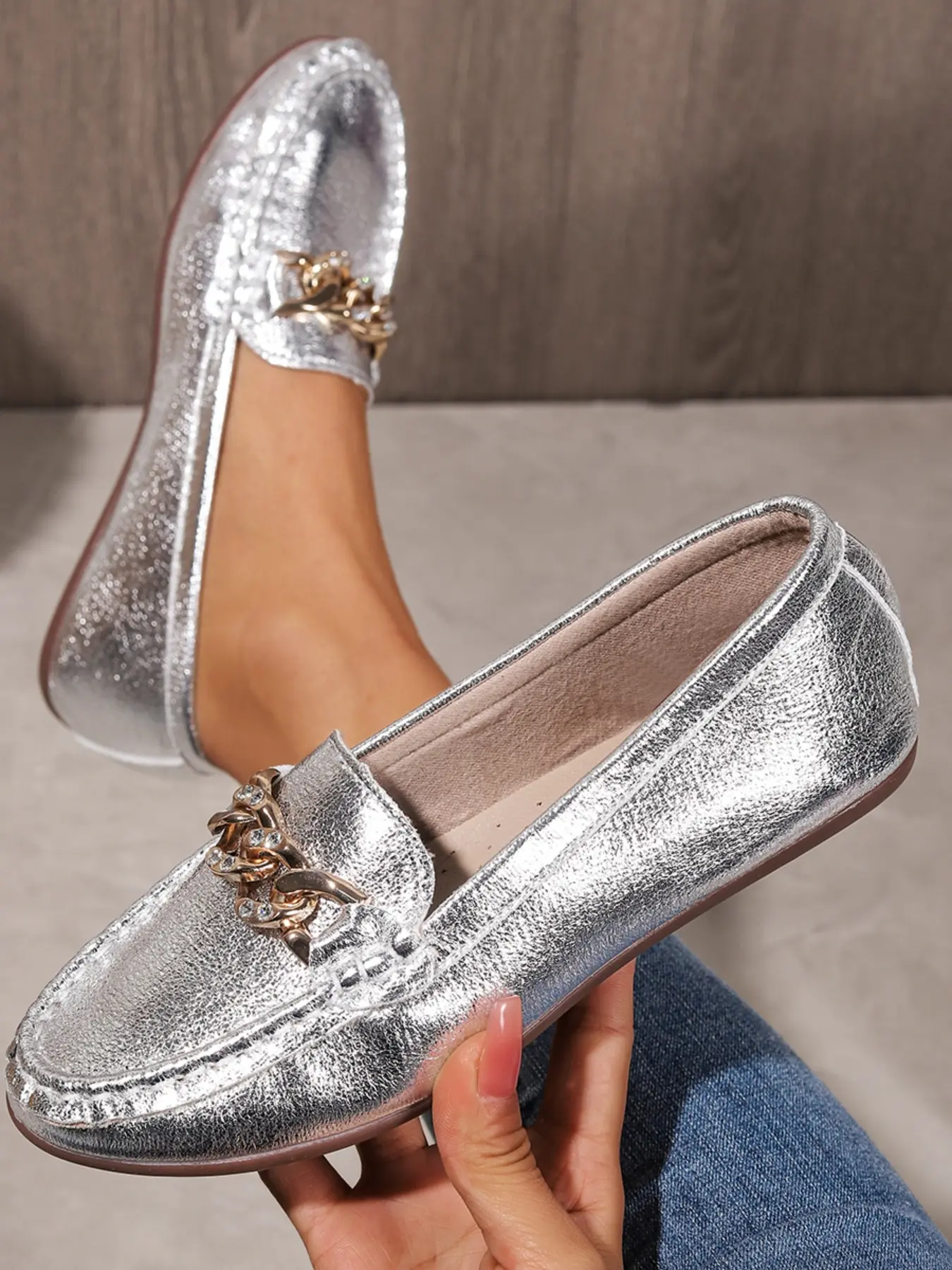 Women Metallic Loafers, Flat Slip-On Shoes, Chain Decor, Soft Sole, Casual Driving Moccasins, Comfortable and Stylish Footwear