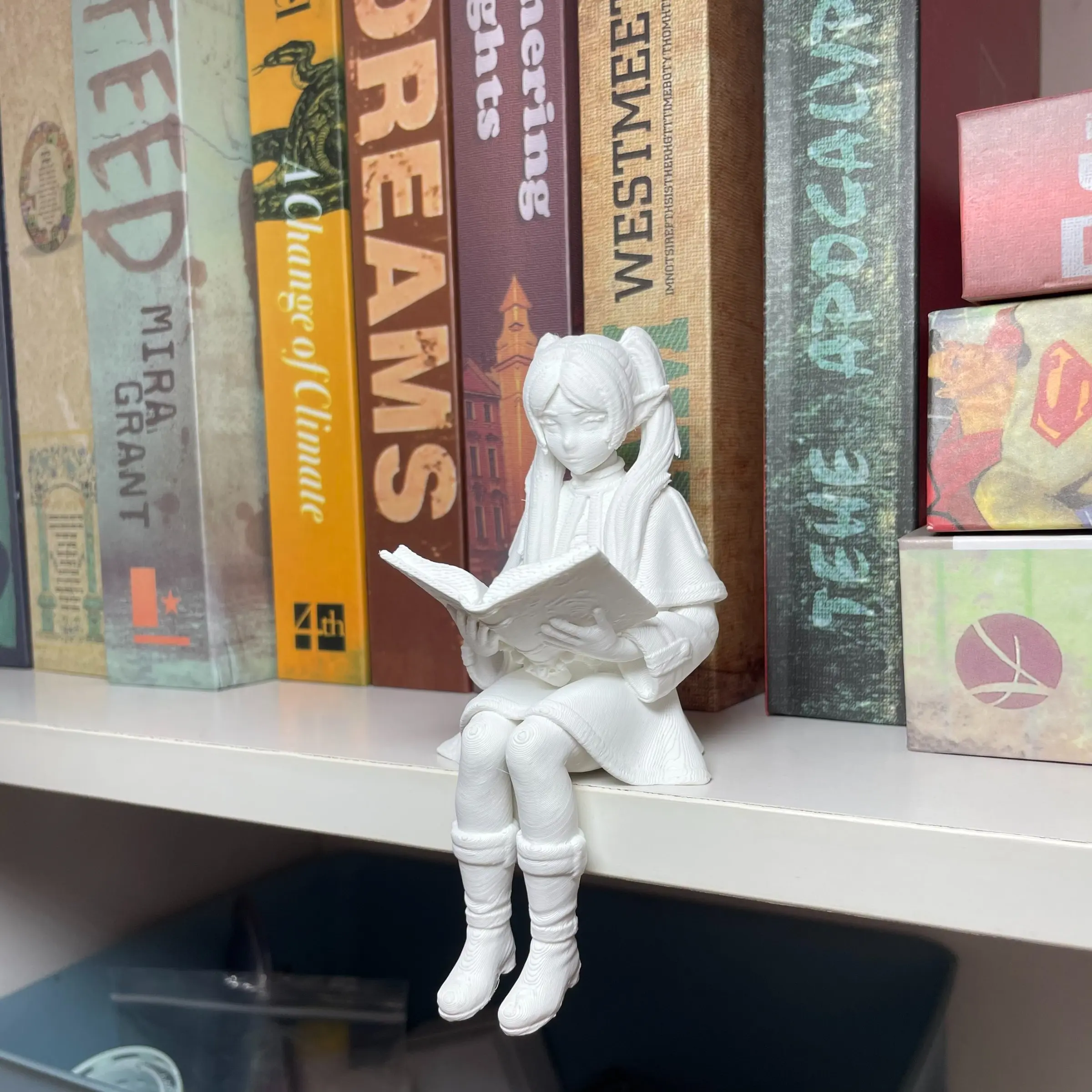 Fantasy Twin Tailed Elf Girl Figurine – Reading Book Resin Statue, Room Decor Statue, White Bookshelf Edge Sitter Decor, Ethereal Light Academia Home Decoration, Magical Fantasy Collectible Gift for Game and Book Lovers