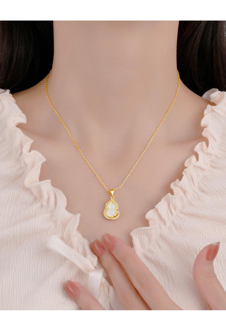 A golden gourd necklace for women, a new Chinese-style collarbone chain with a high-end feel