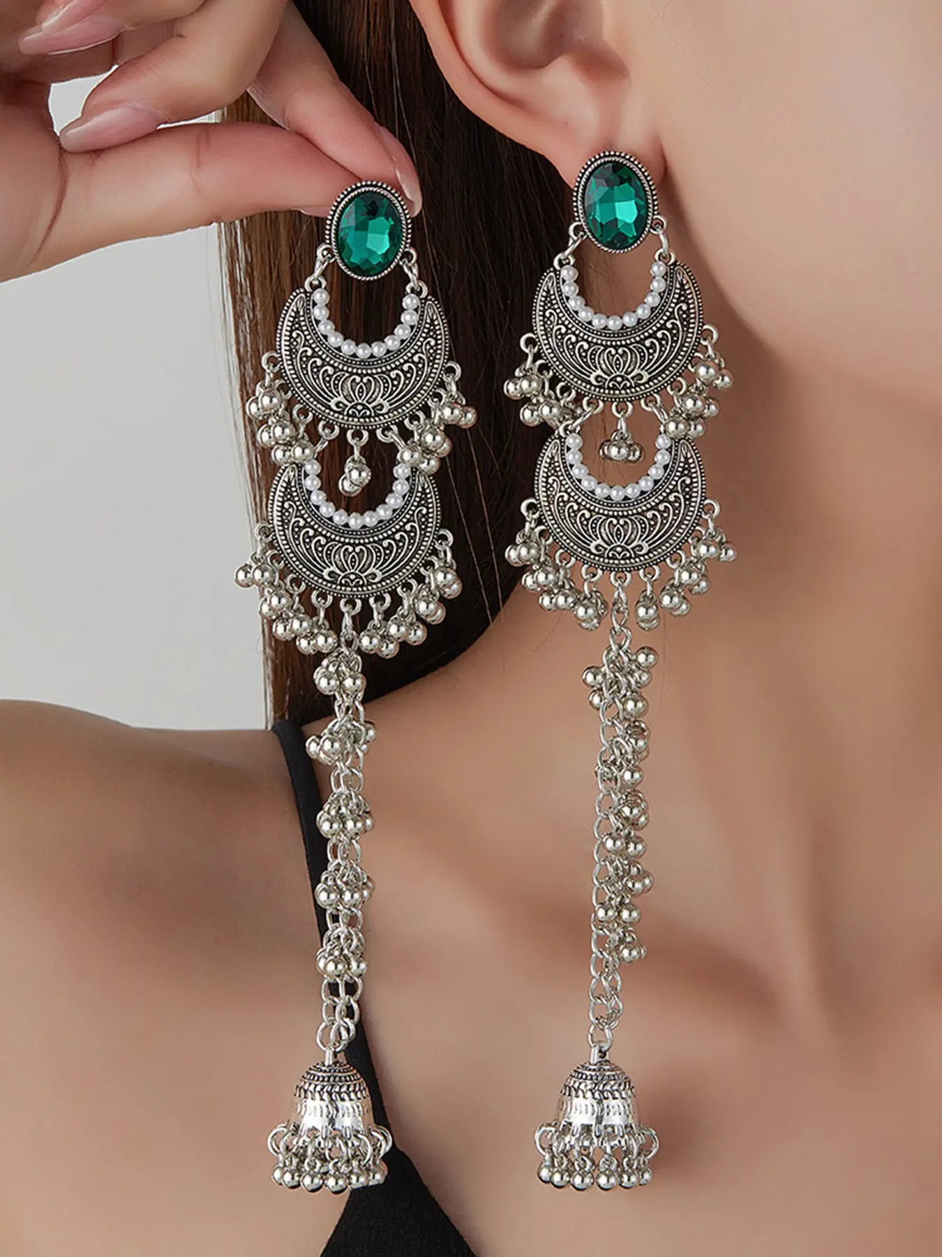1 Pair Vintage Silver Indian Jhumka Earrings for Women, Emerald Green Gemstone Chandbali Crescent Drop Earrings, Long Tassel Ghungroo Bell Dangle Earrings, Boho Tribal Festival Bollywood Bridal Jewelry (1 Pair)