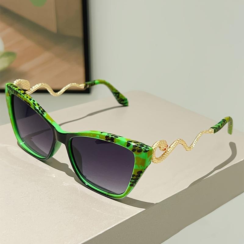 Snake Shaped Temple Fashion Glasses – Unique European & American Style, Fun Street Photography Accessory, Stylish and Bold Design for Fashion Lovers unisex simple high negative