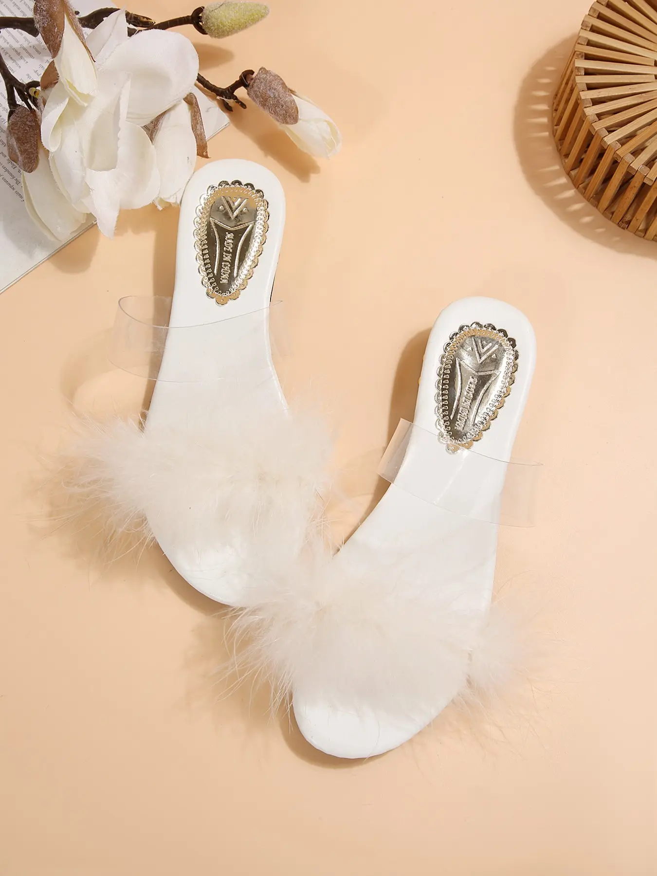 Feather Decoration Shoes, Lightweight and Soft, Milk, Perfect for Photoshoots, Casual Style, PU Upper, Rubber Sole