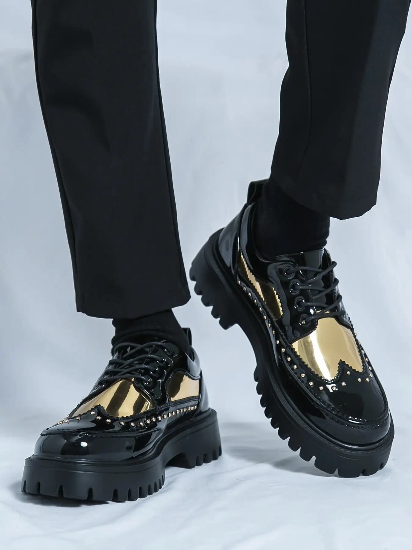 New Summer Men's Colorblock Thick Sole Derby Shoes, Rivet Decoration, Ultra-Light, Trendy, Casual Commuter Footwear, Youthful Style, Patent Leather Shoes